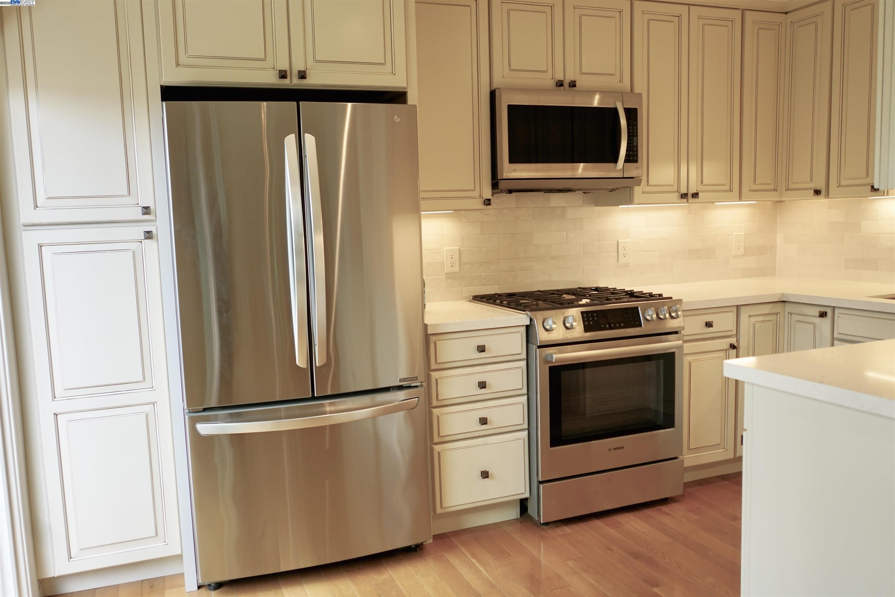 Detail Gallery Image 16 of 34 For 580 Vista Ave, Palo Alto,  CA 94306 - 2 Beds | 1 Baths