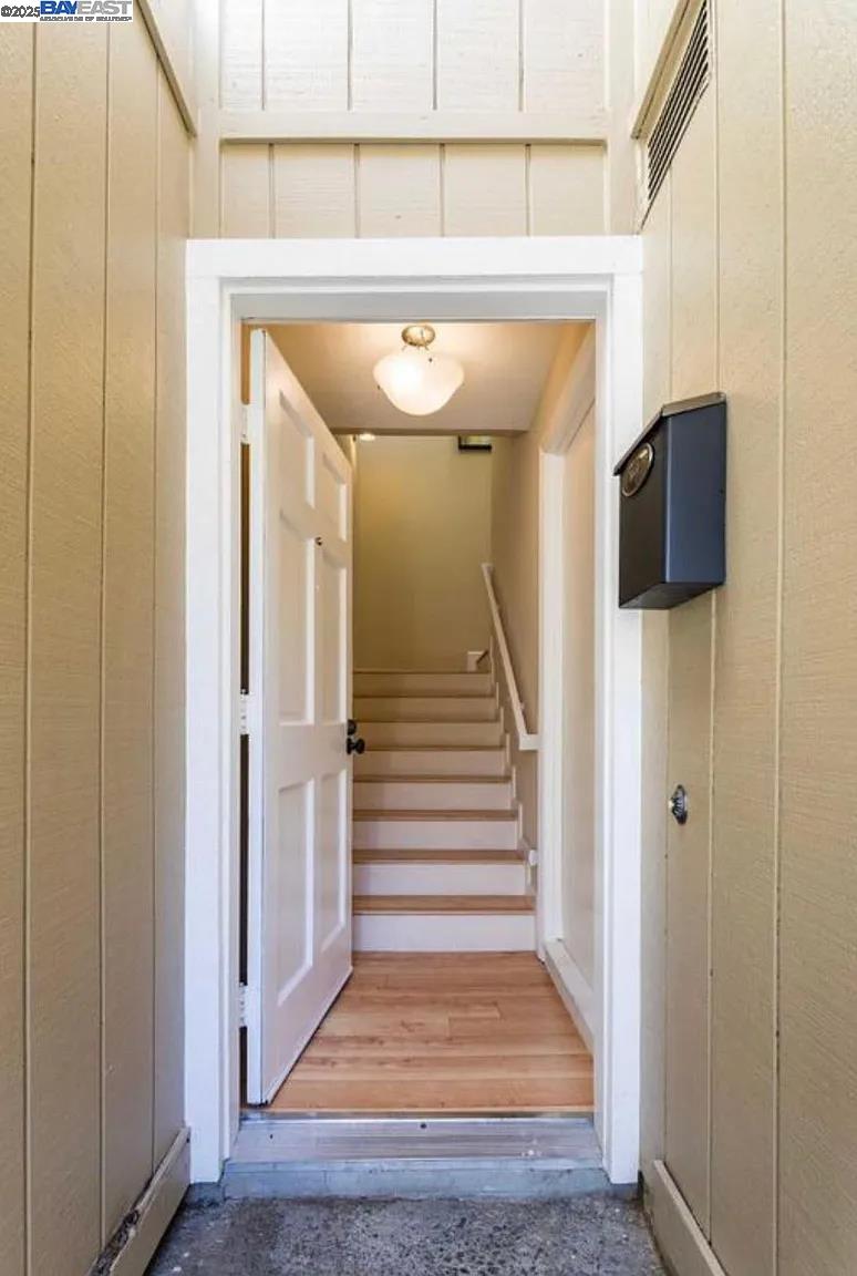 Detail Gallery Image 6 of 34 For 580 Vista Ave, Palo Alto,  CA 94306 - 2 Beds | 1 Baths