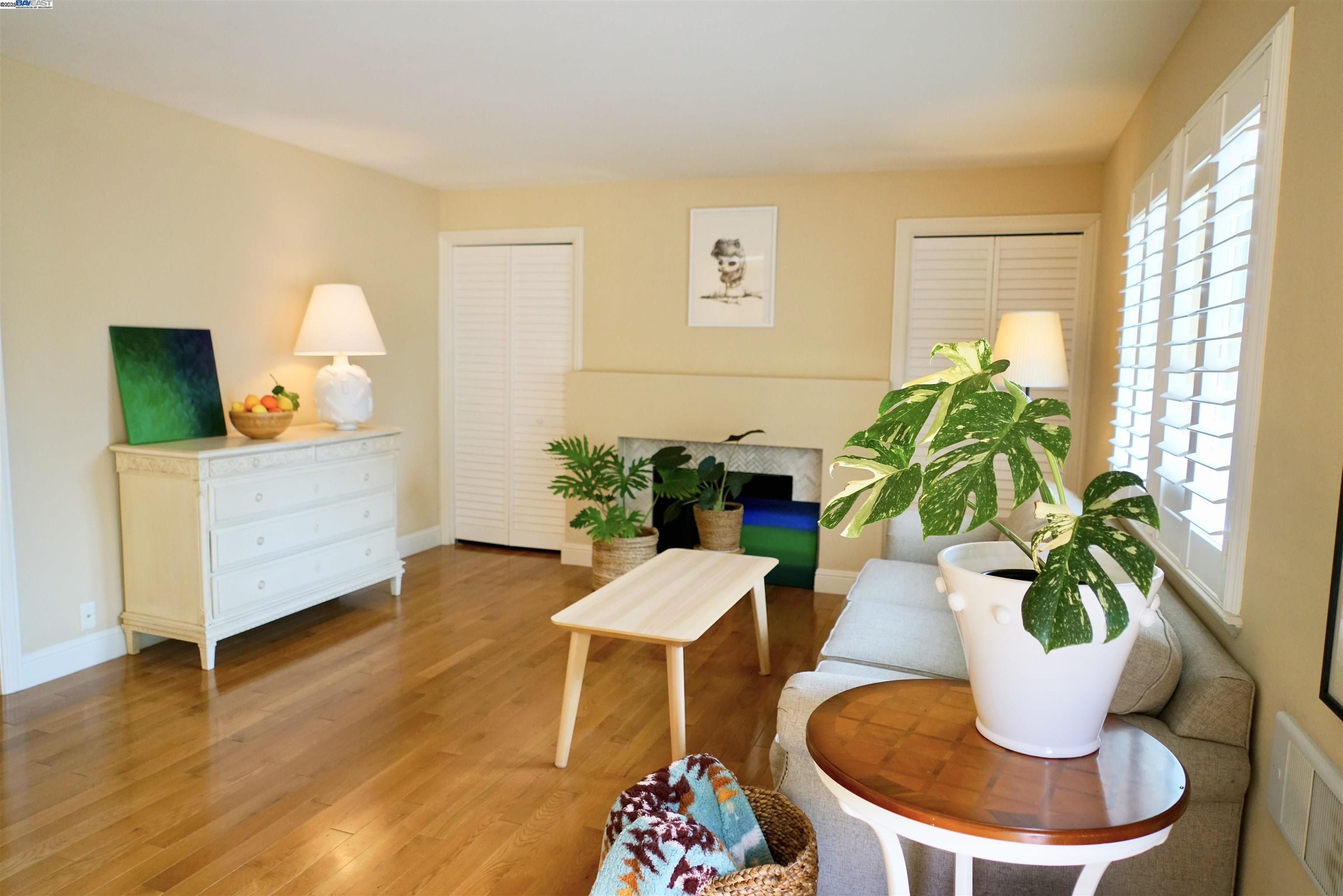 Detail Gallery Image 9 of 34 For 580 Vista Ave, Palo Alto,  CA 94306 - 2 Beds | 1 Baths