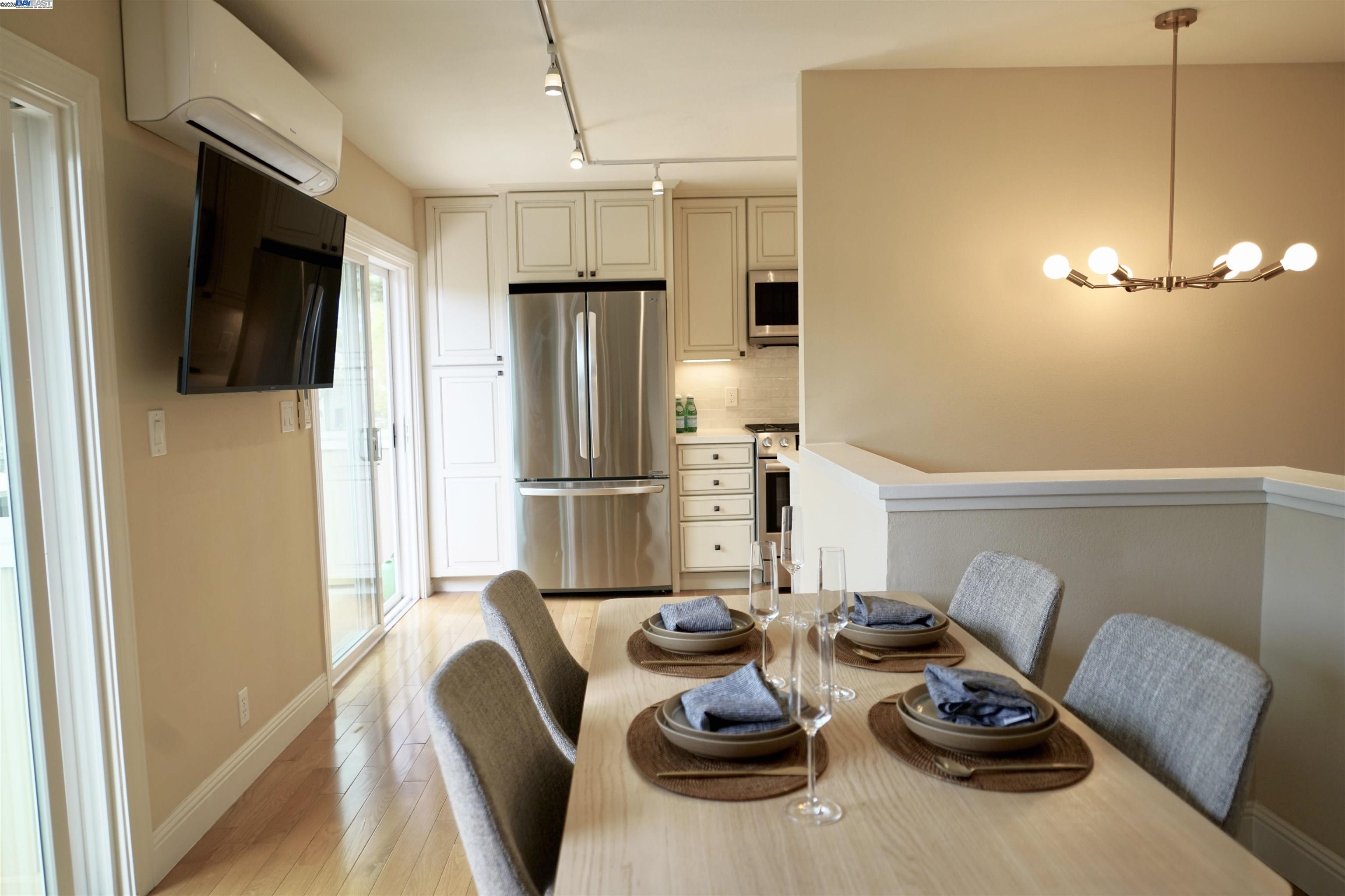 Detail Gallery Image 10 of 34 For 580 Vista Ave, Palo Alto,  CA 94306 - 2 Beds | 1 Baths