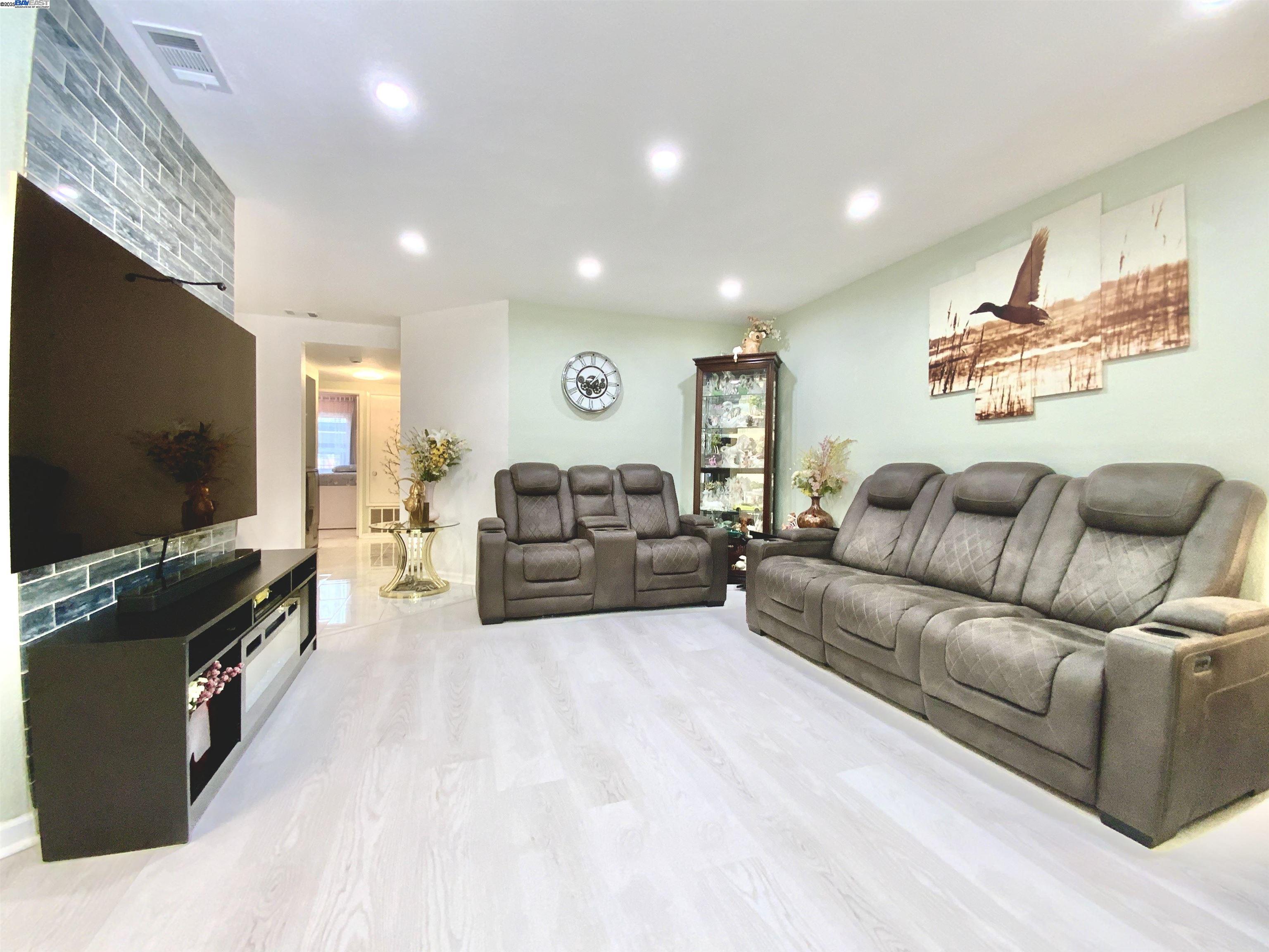 More Details about MLS # 41092296 : 46762 WINEMA CMN
