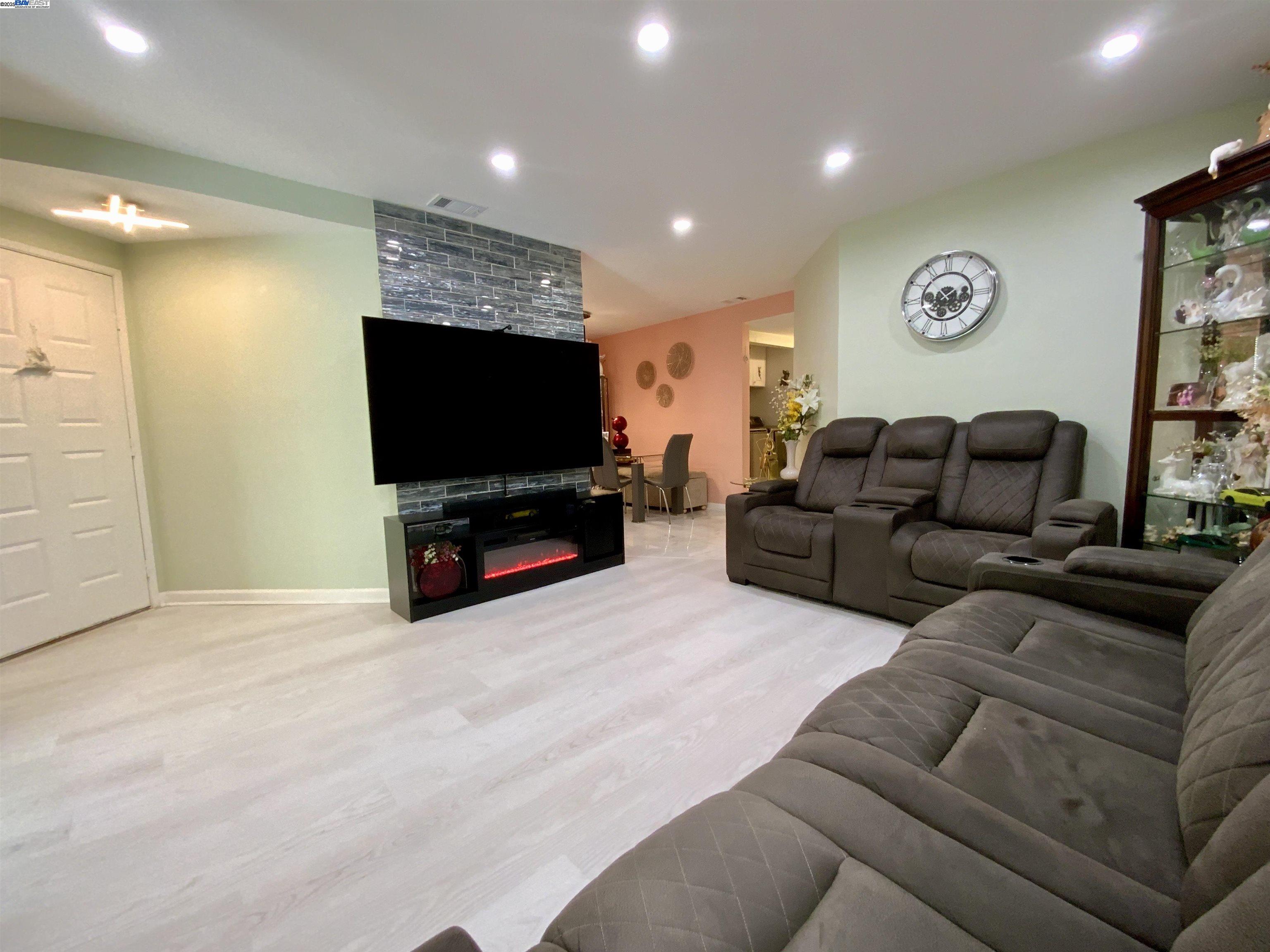 Photo #11: 41092296 Listing: Photo #11