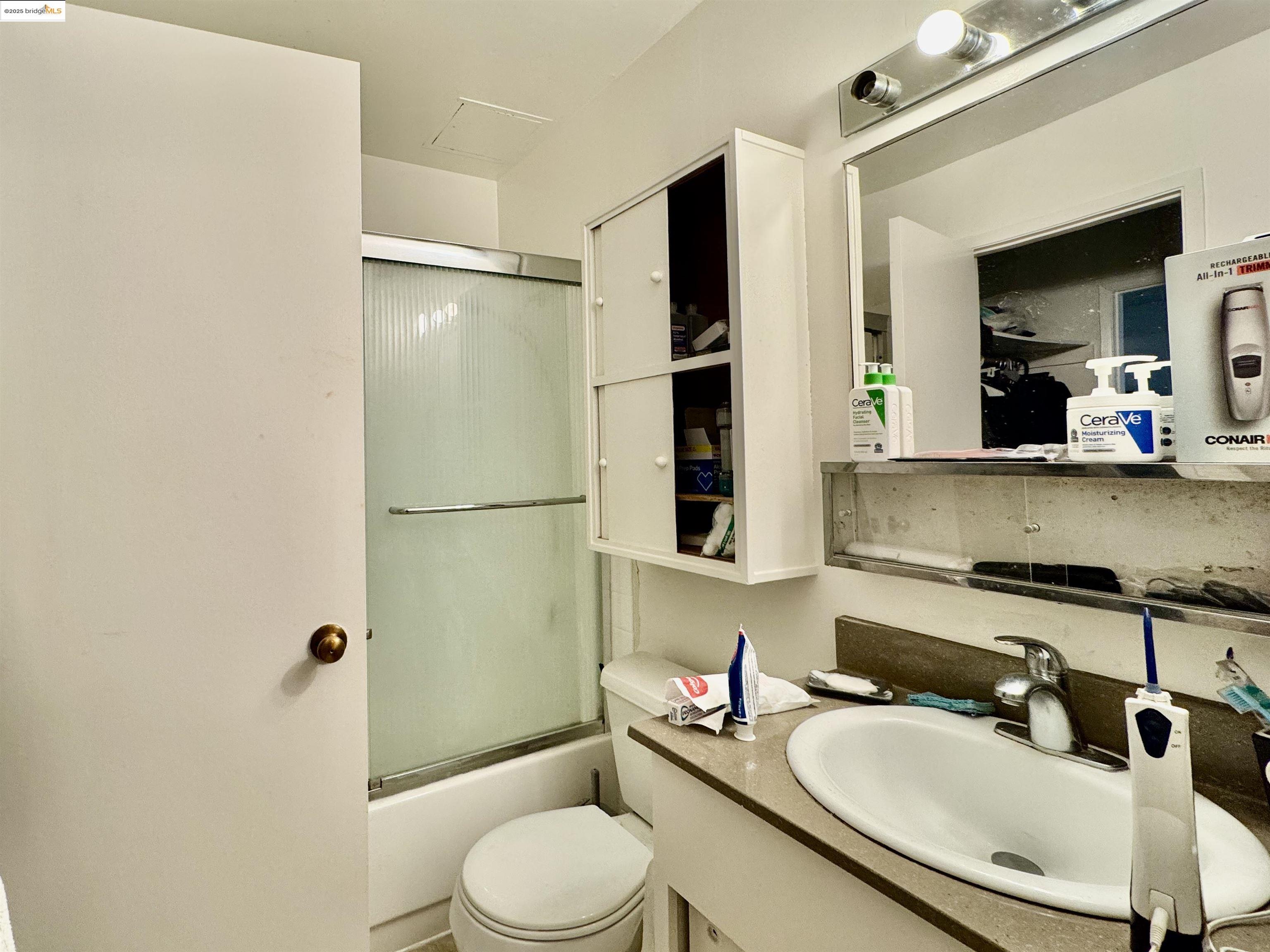 Detail Gallery Image 5 of 18 For 9 Commodore Dr #A206,  Emeryville,  CA 94608 - 0 Beds | 1 Baths