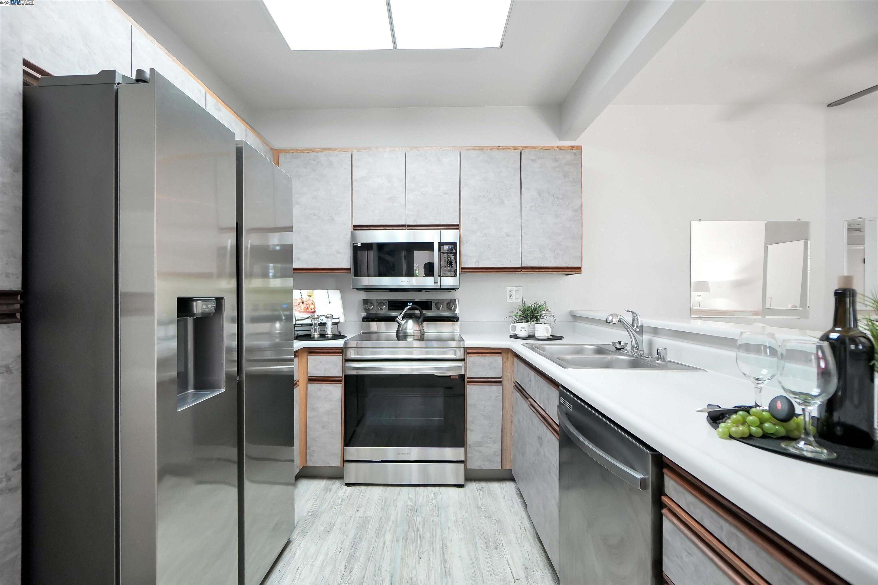 Detail Gallery Image 7 of 33 For 25850 Kay Ave #334,  Hayward,  CA 94545 - 1 Beds | 1 Baths