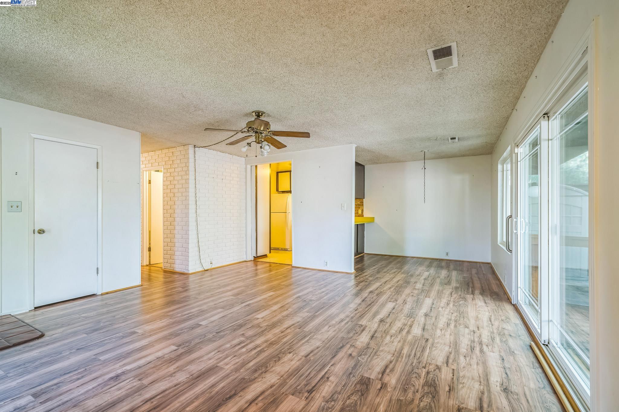 Photo #5: 41092309 Listing: Photo #5