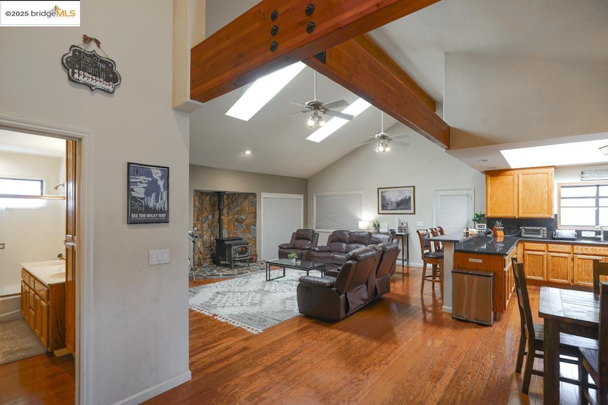 Detail Gallery Image 11 of 49 For 20634 Nob Hill Cir., Groveland,  CA 95321 - 4 Beds | 3 Baths