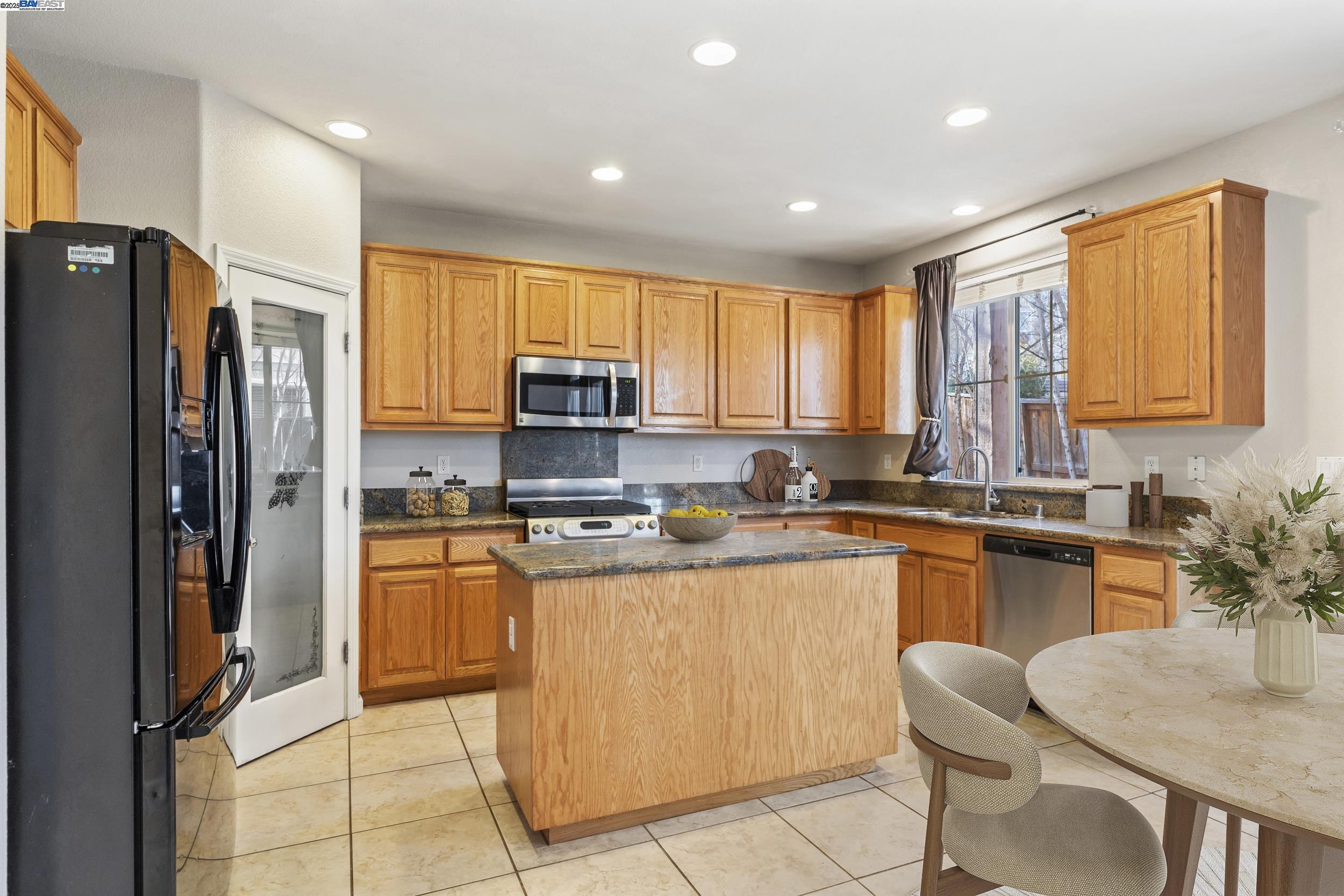 Detail Gallery Image 7 of 22 For 20871 Grapevine Dr, Patterson,  CA 95363 - 3 Beds | 2/1 Baths