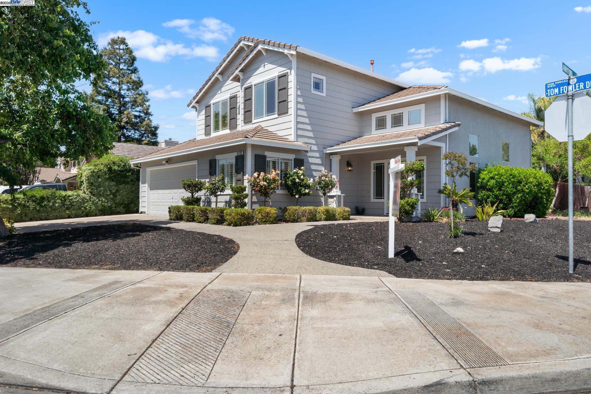 Detail Gallery Image 3 of 34 For 1305 Tom Fowler Dr, Tracy,  CA 95377 - 5 Beds | 3 Baths