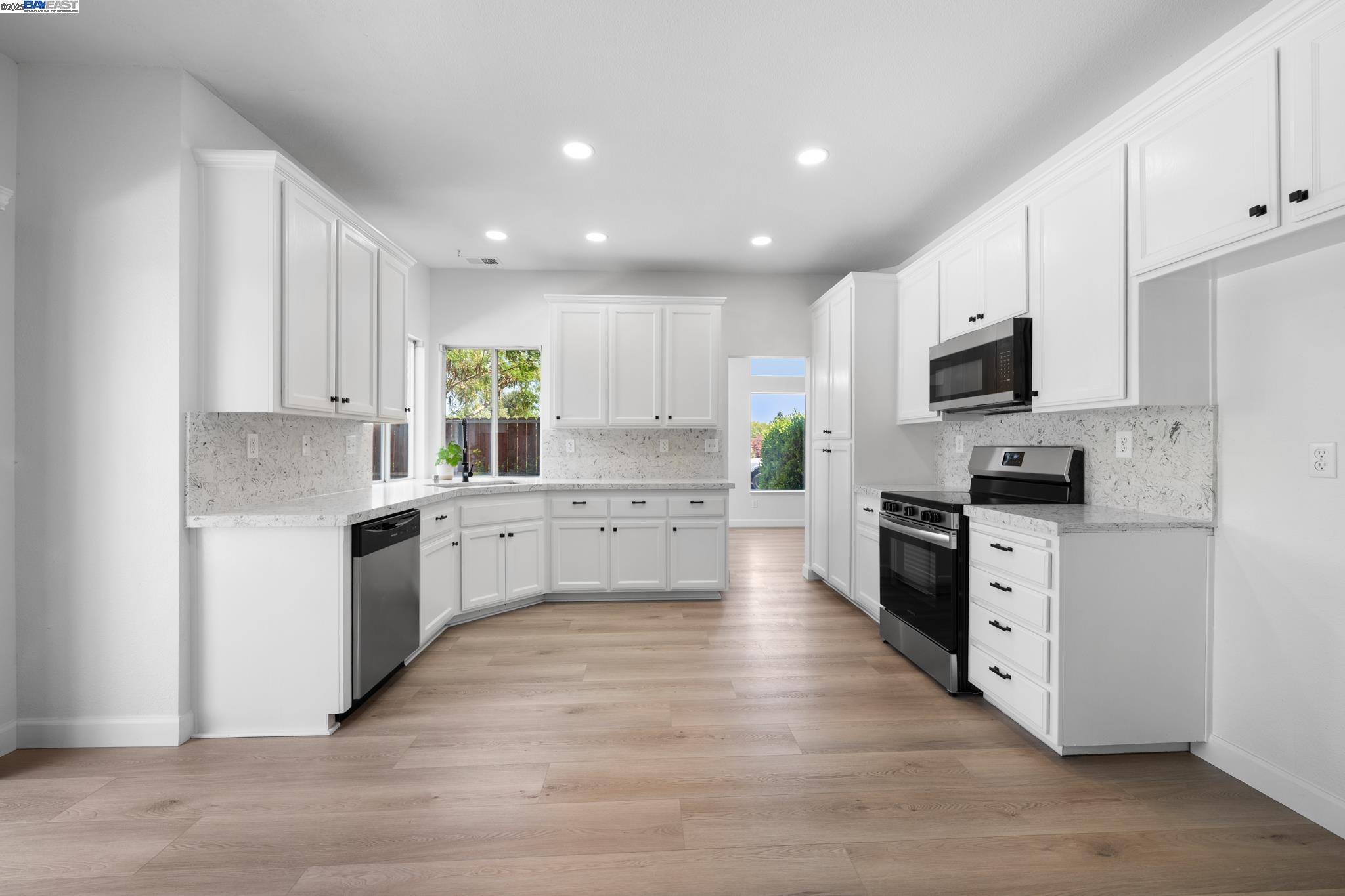 Detail Gallery Image 7 of 34 For 1305 Tom Fowler Dr, Tracy,  CA 95377 - 5 Beds | 3 Baths