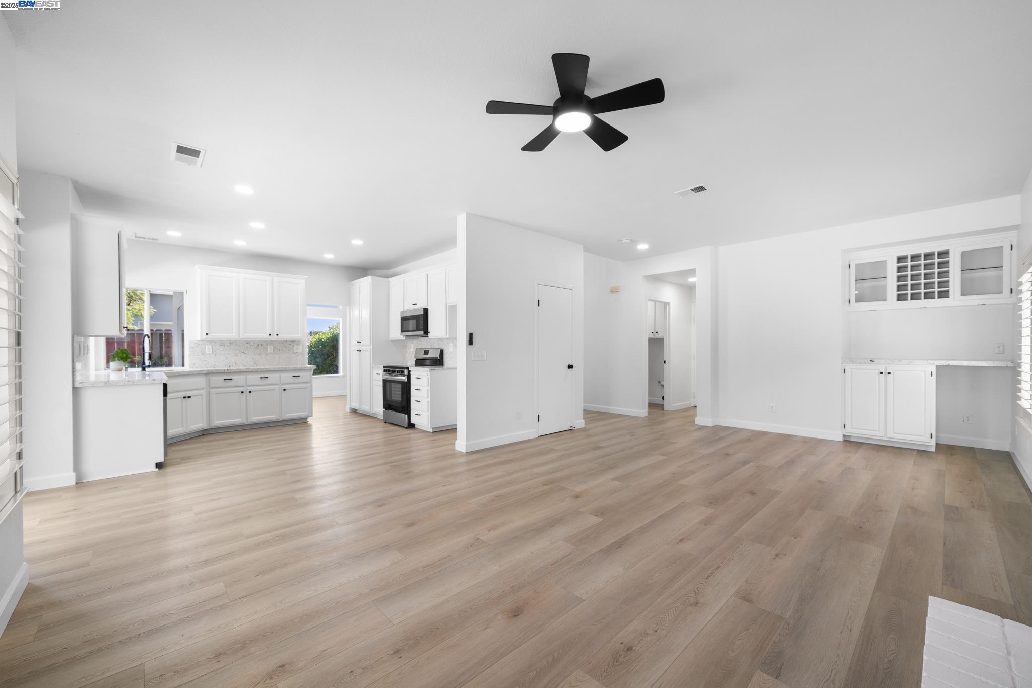 Detail Gallery Image 10 of 34 For 1305 Tom Fowler Dr, Tracy,  CA 95377 - 5 Beds | 3 Baths