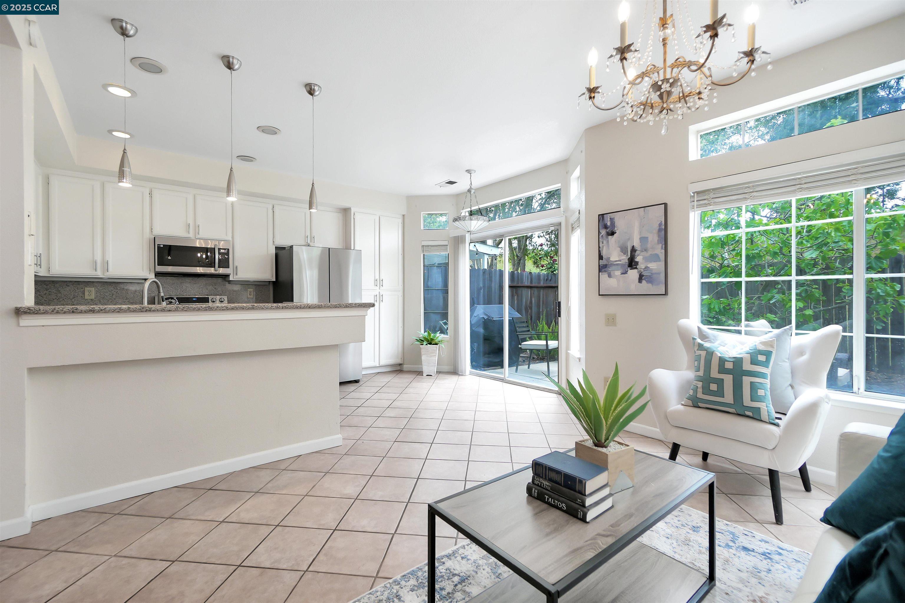 Detail Gallery Image 12 of 42 For 266 Scotts Vly, Hercules,  CA 94547 - 3 Beds | 2/1 Baths