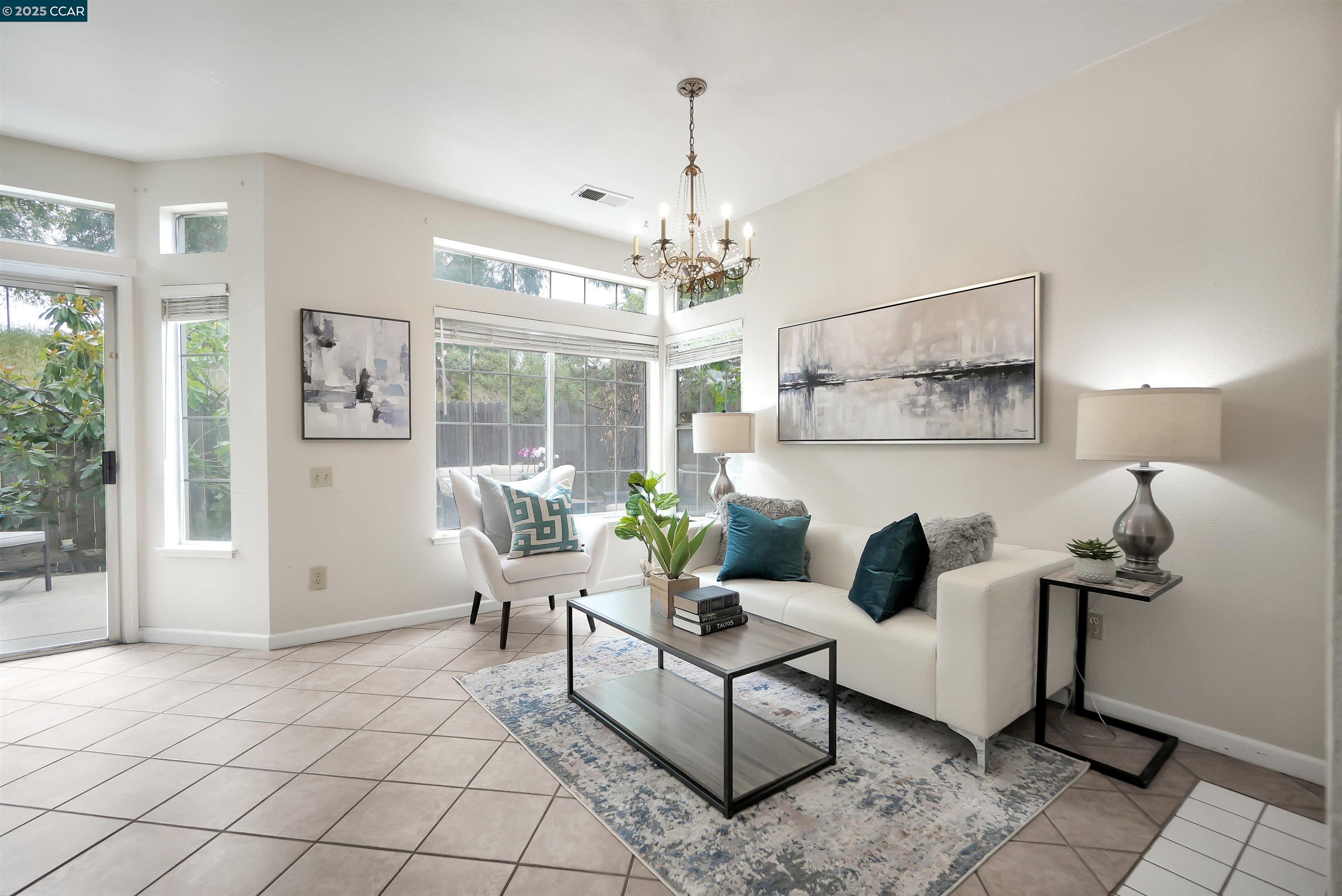 Detail Gallery Image 14 of 42 For 266 Scotts Vly, Hercules,  CA 94547 - 3 Beds | 2/1 Baths