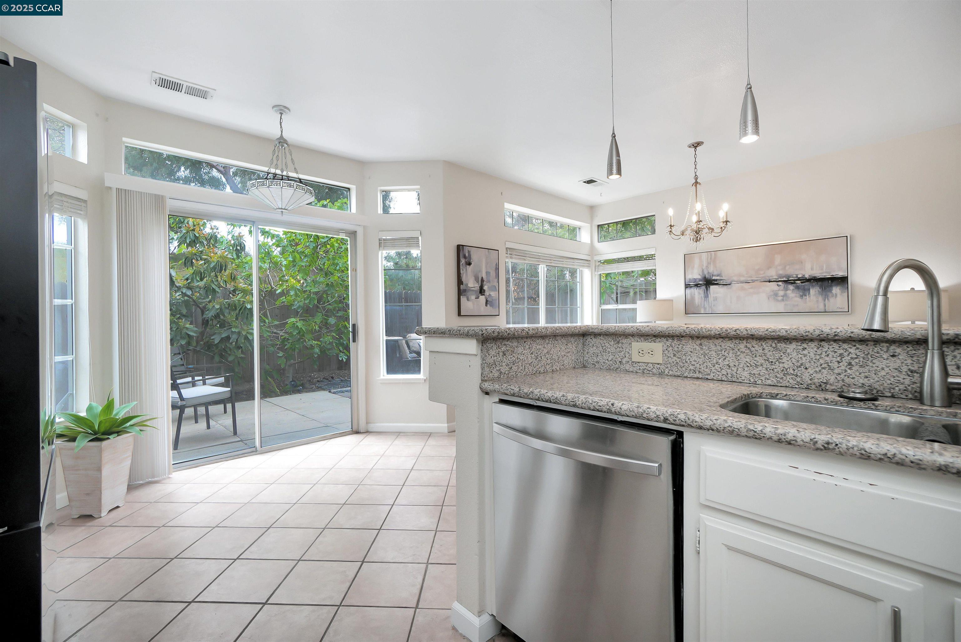 Detail Gallery Image 16 of 42 For 266 Scotts Vly, Hercules,  CA 94547 - 3 Beds | 2/1 Baths