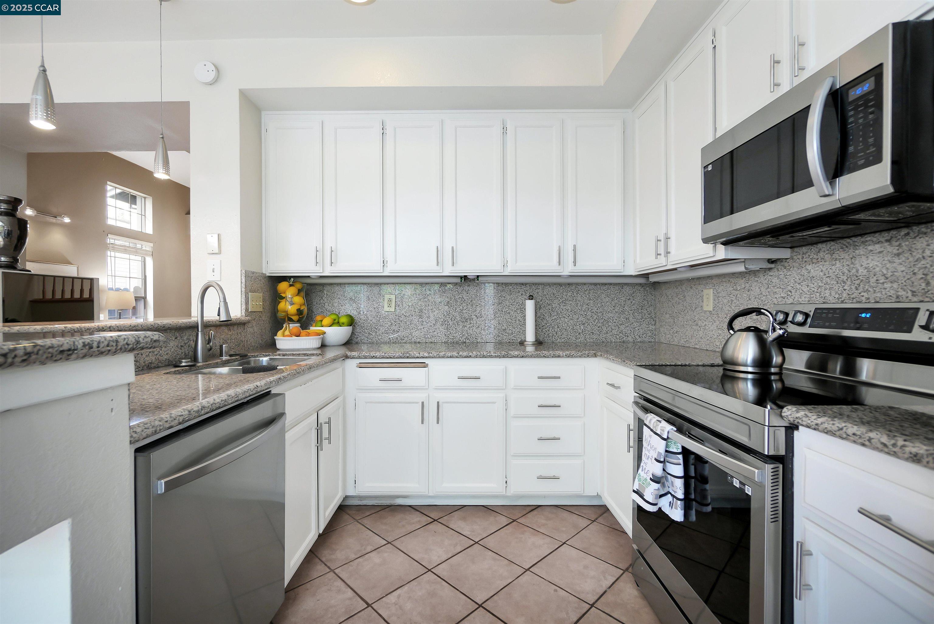 Detail Gallery Image 17 of 42 For 266 Scotts Vly, Hercules,  CA 94547 - 3 Beds | 2/1 Baths
