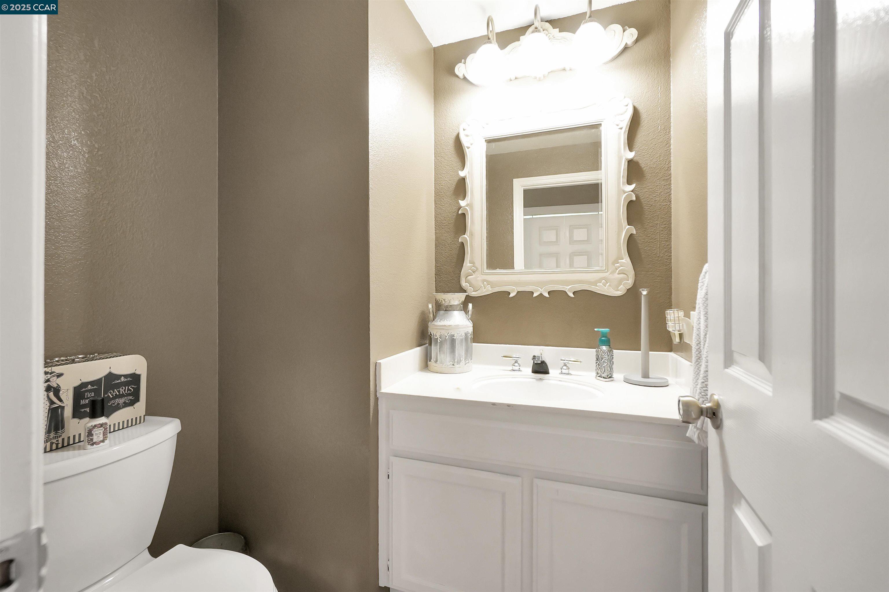 Detail Gallery Image 19 of 42 For 266 Scotts Vly, Hercules,  CA 94547 - 3 Beds | 2/1 Baths