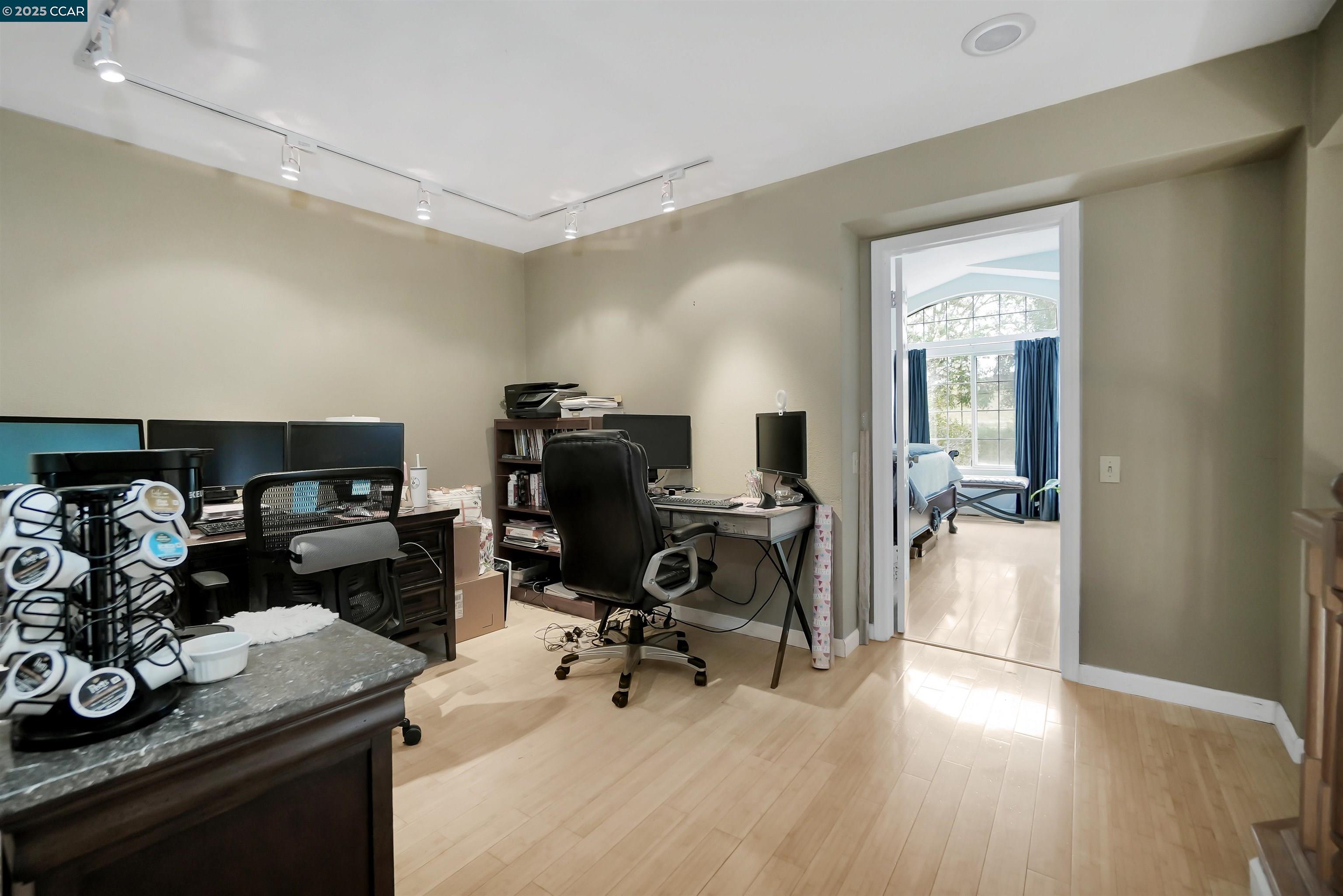 Detail Gallery Image 23 of 42 For 266 Scotts Vly, Hercules,  CA 94547 - 3 Beds | 2/1 Baths
