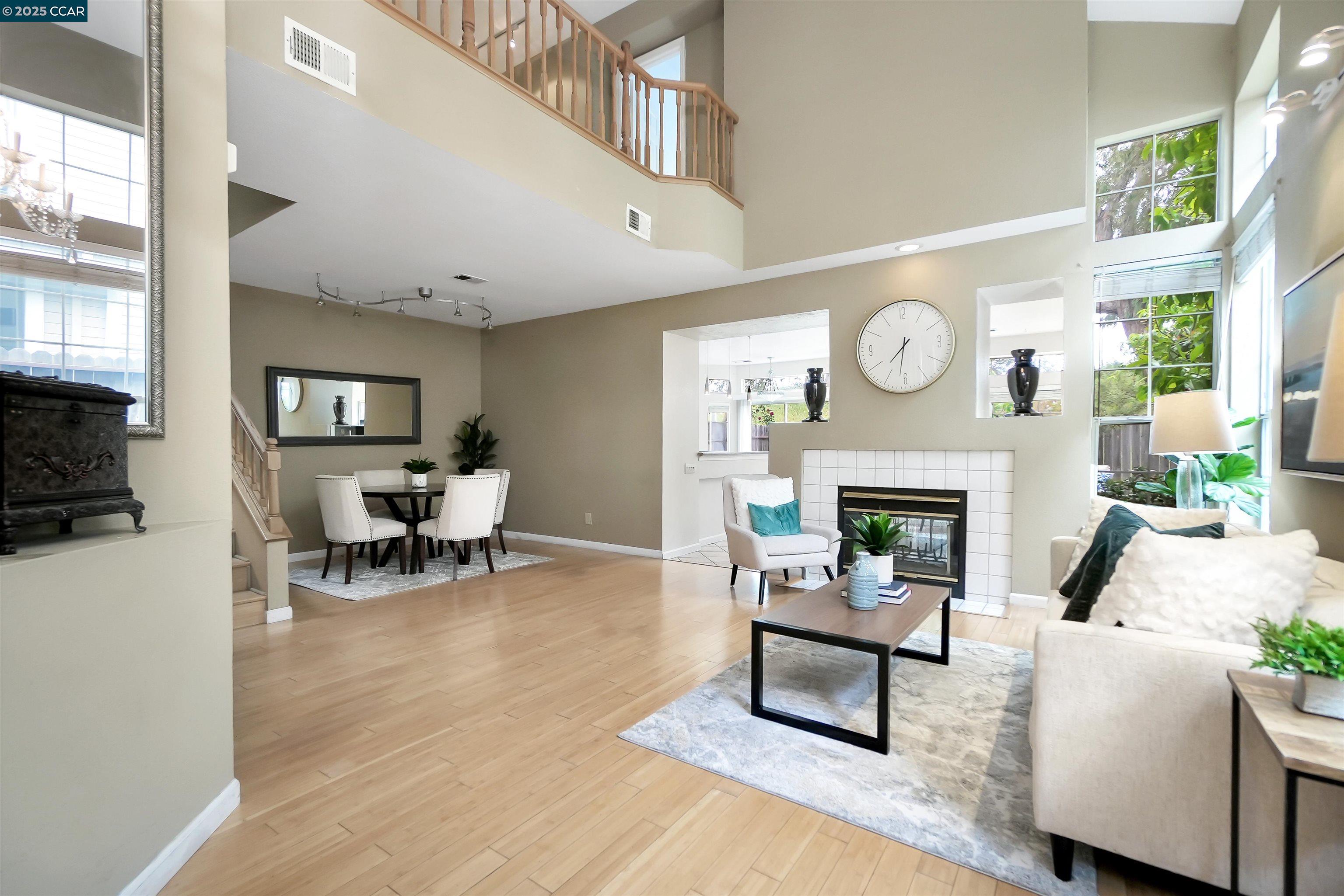 Detail Gallery Image 4 of 42 For 266 Scotts Vly, Hercules,  CA 94547 - 3 Beds | 2/1 Baths