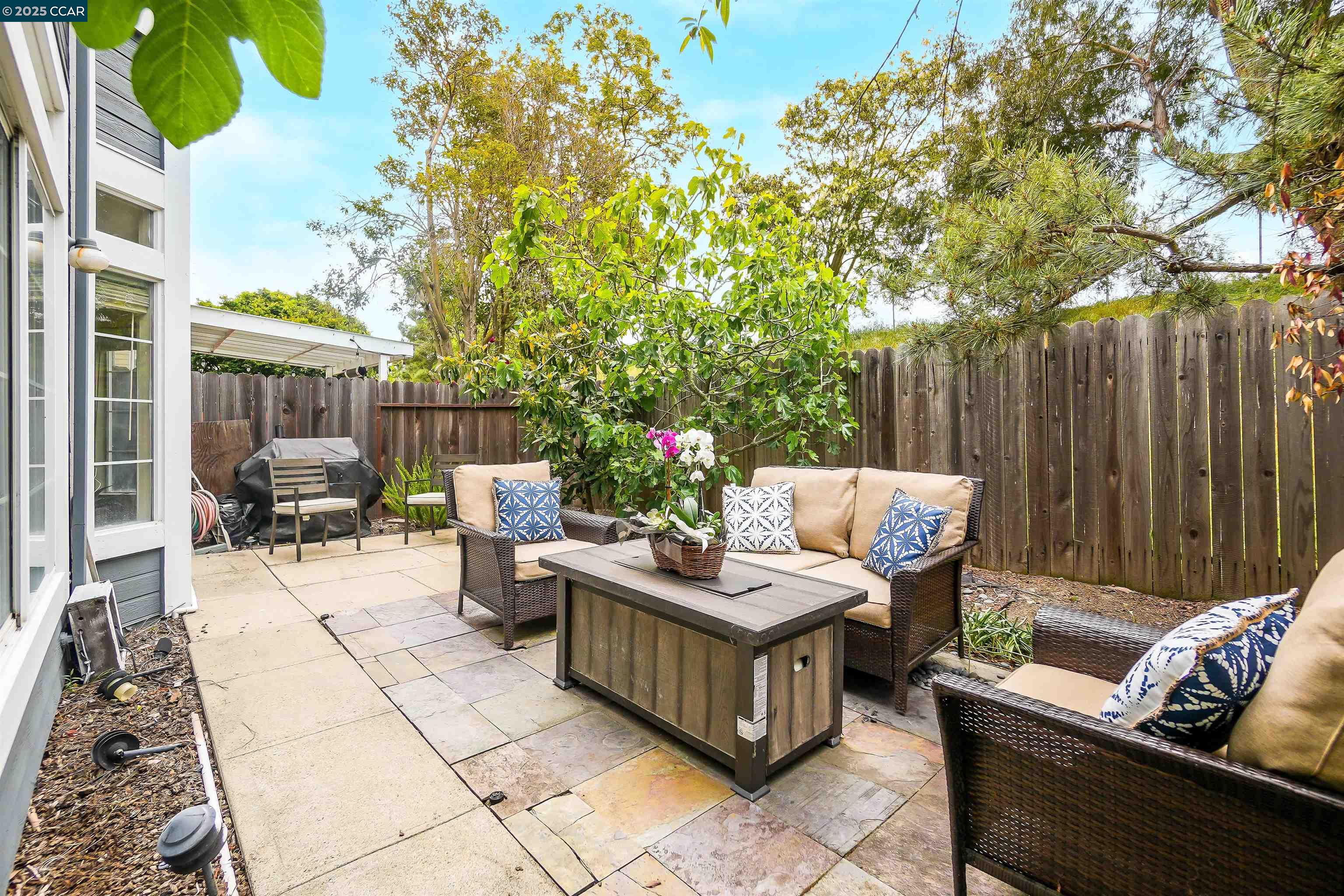 Detail Gallery Image 34 of 42 For 266 Scotts Vly, Hercules,  CA 94547 - 3 Beds | 2/1 Baths