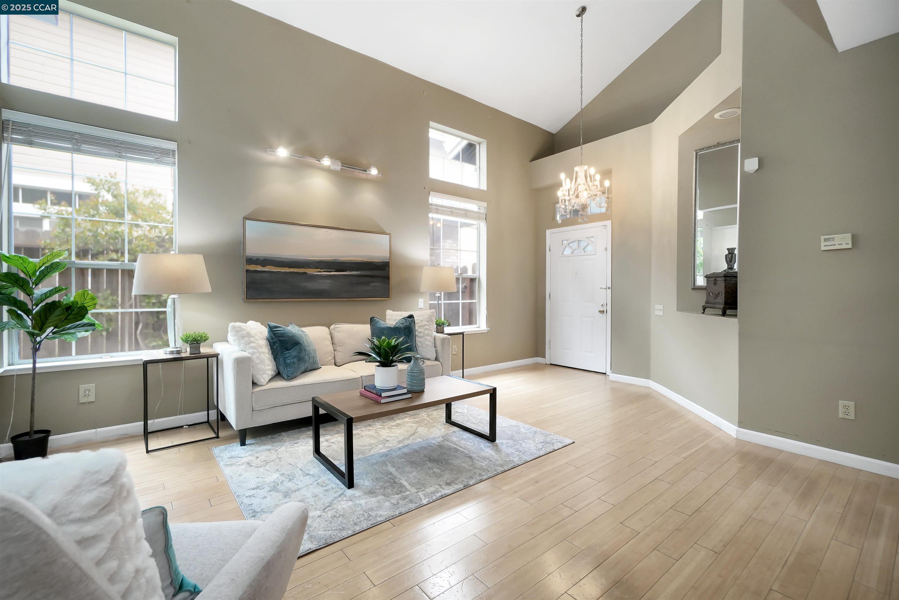 Detail Gallery Image 5 of 42 For 266 Scotts Vly, Hercules,  CA 94547 - 3 Beds | 2/1 Baths