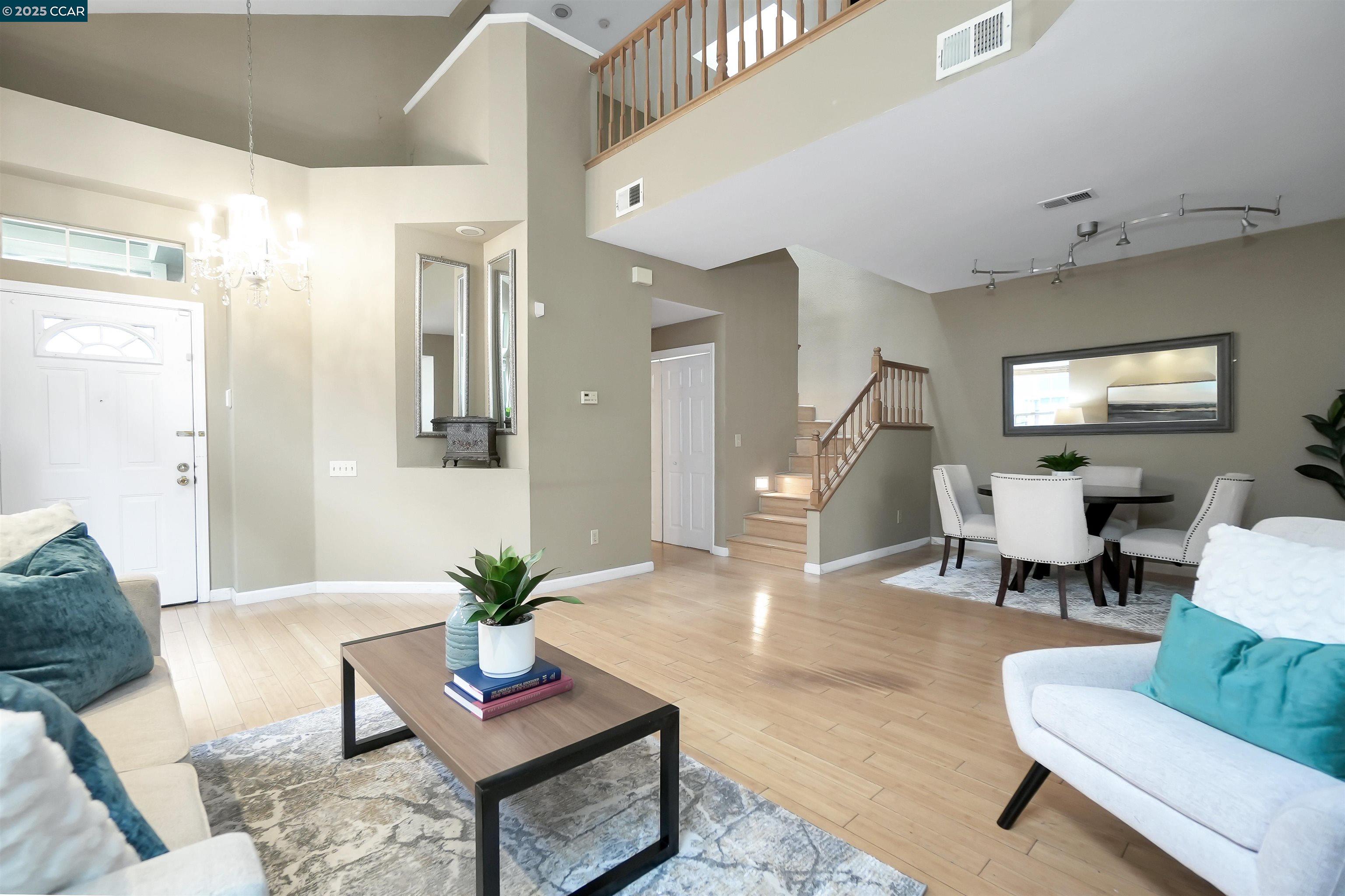 Detail Gallery Image 6 of 42 For 266 Scotts Vly, Hercules,  CA 94547 - 3 Beds | 2/1 Baths