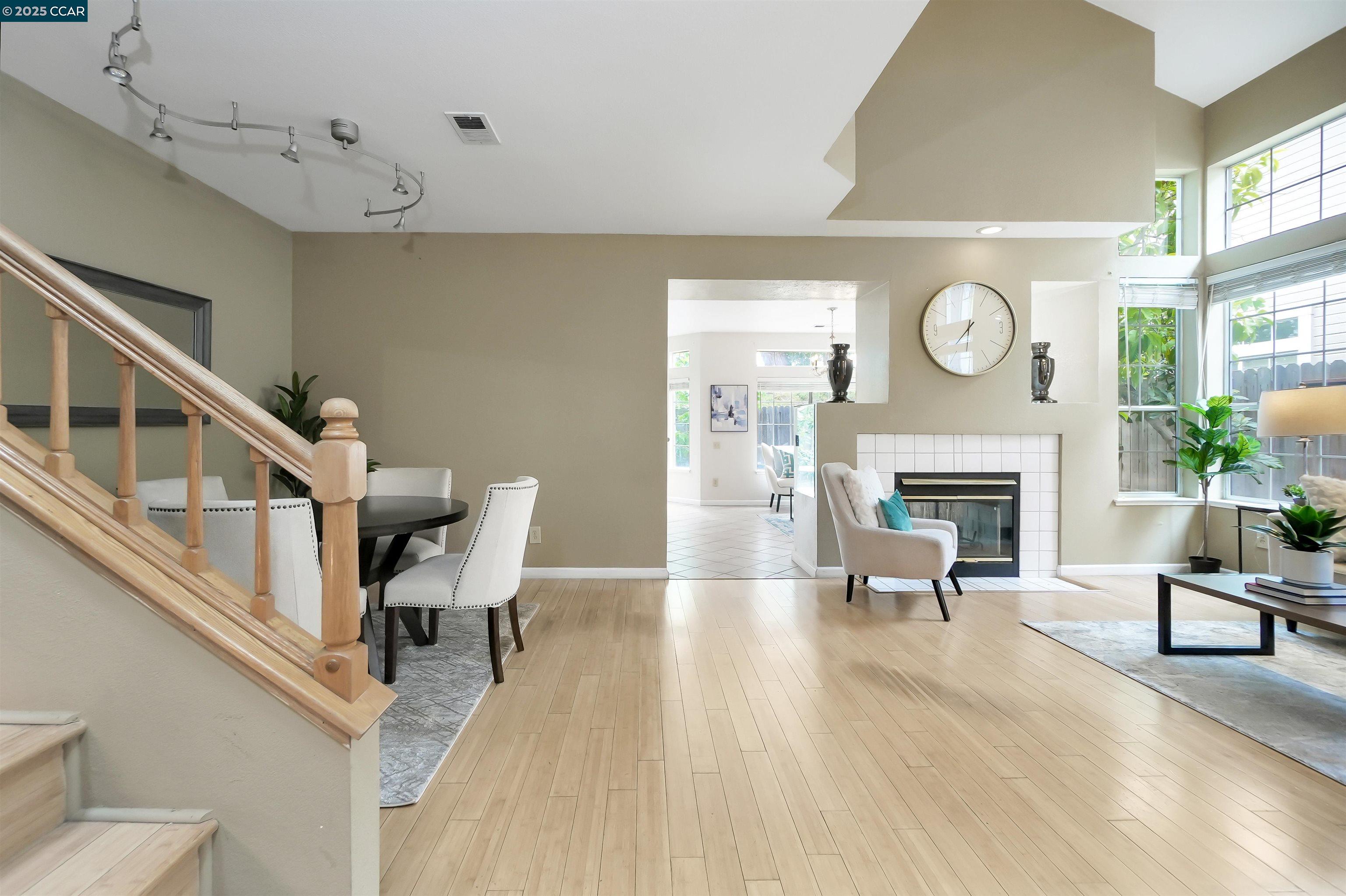 Detail Gallery Image 7 of 42 For 266 Scotts Vly, Hercules,  CA 94547 - 3 Beds | 2/1 Baths