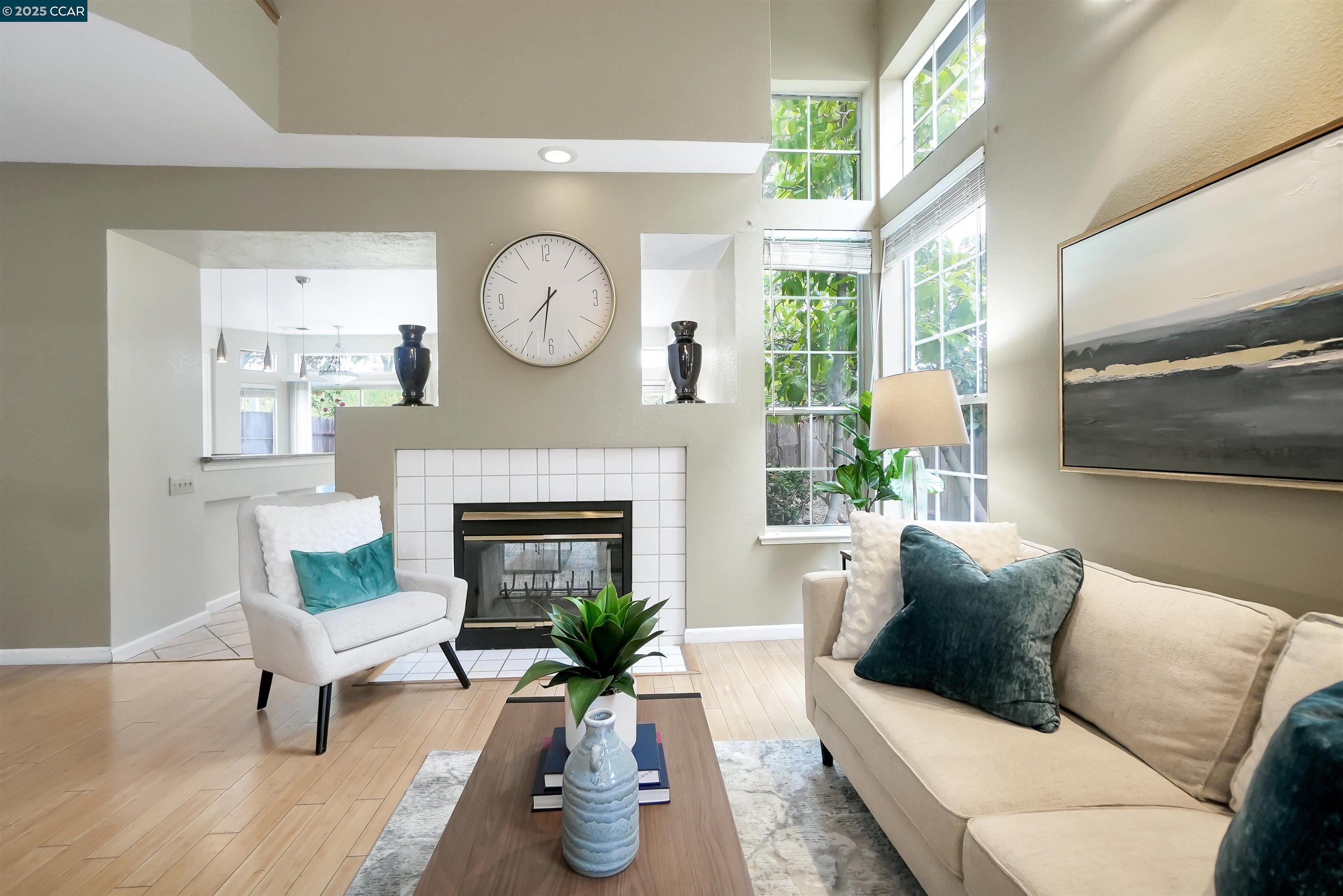 Detail Gallery Image 10 of 42 For 266 Scotts Vly, Hercules,  CA 94547 - 3 Beds | 2/1 Baths