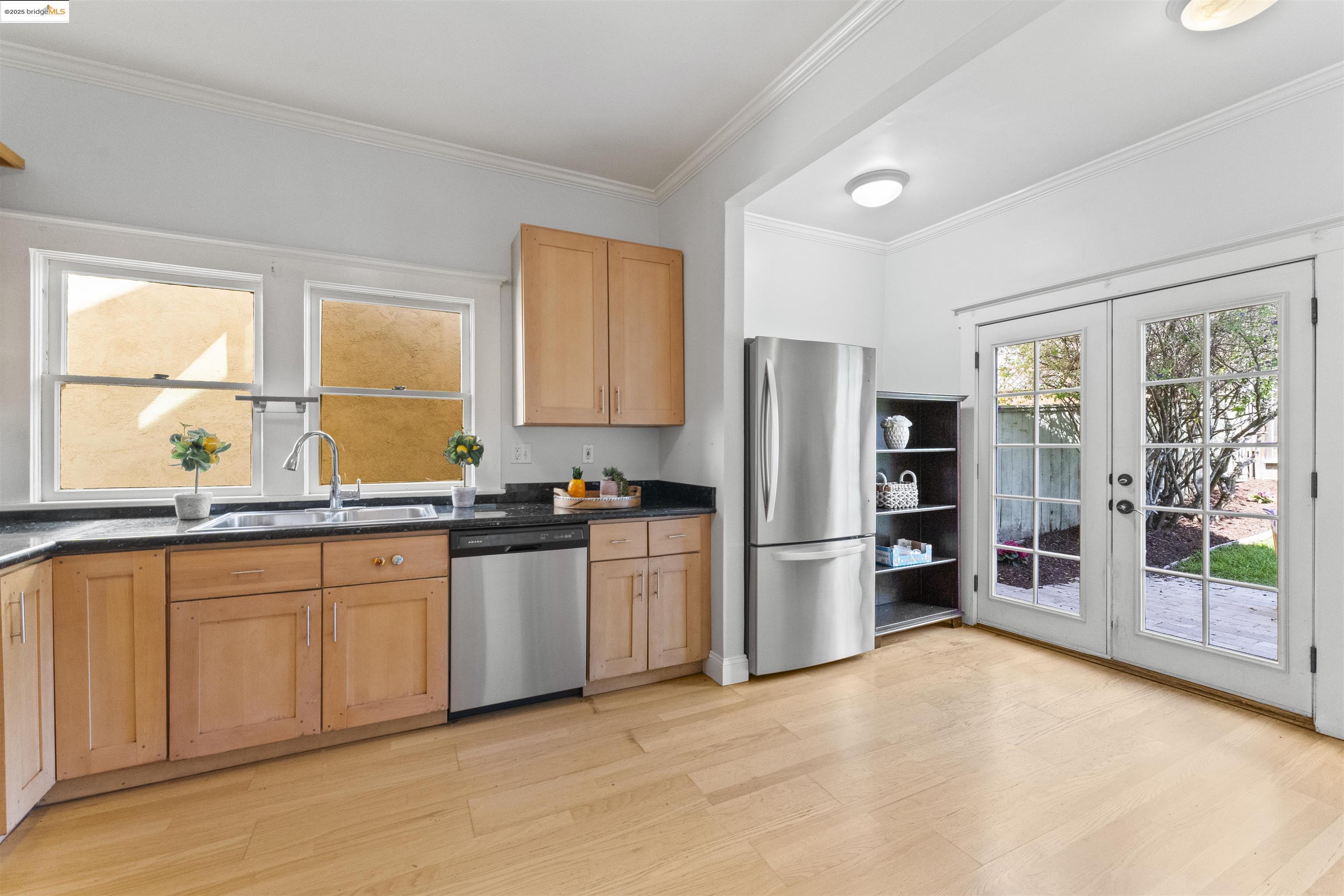 372 Santa Clara Ave, Oakland, California 94610, ,Residential Income,For Sale,372 Santa Clara Ave,41092341
