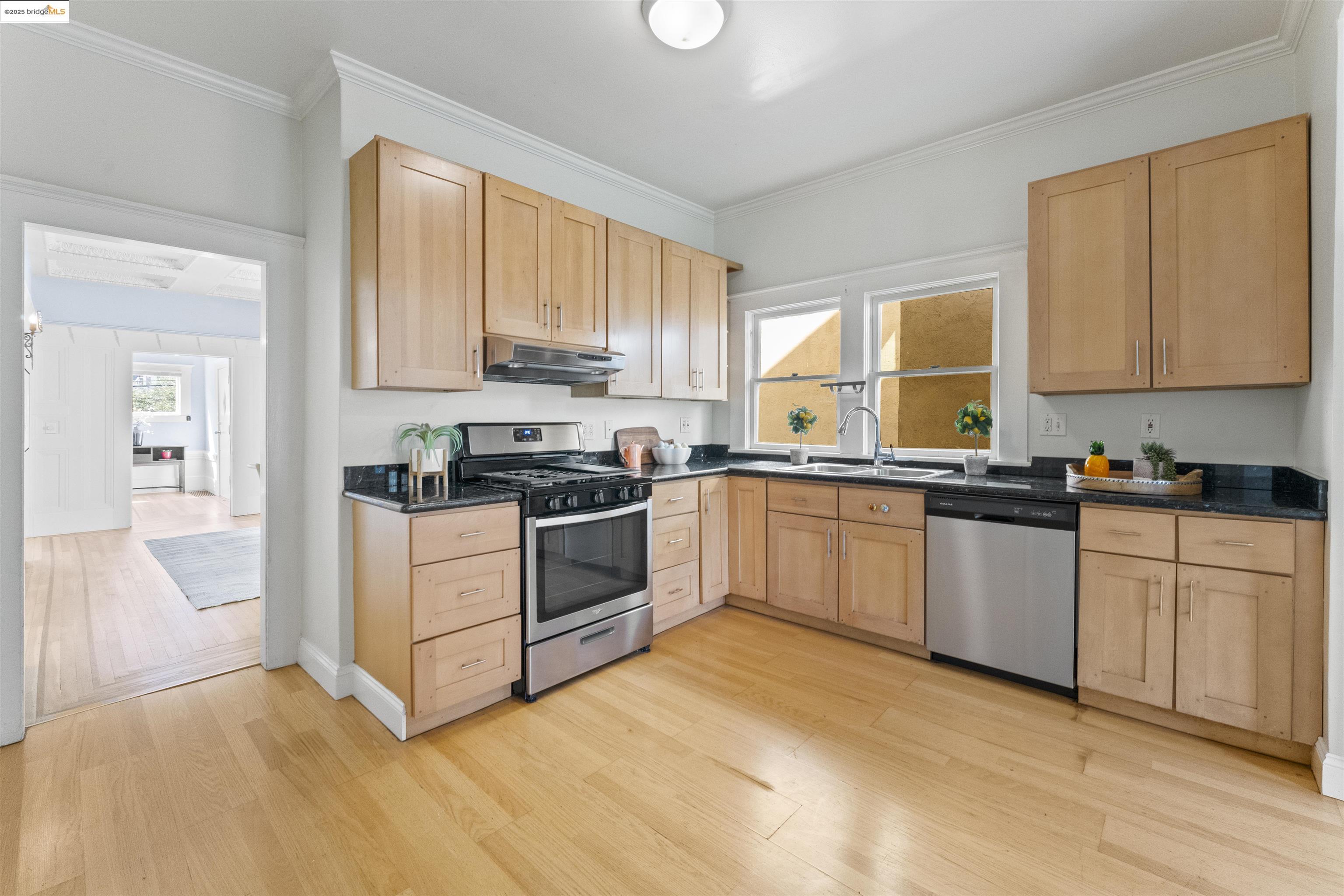372 Santa Clara Ave, Oakland, California 94610, ,Residential Income,For Sale,372 Santa Clara Ave,41092341
