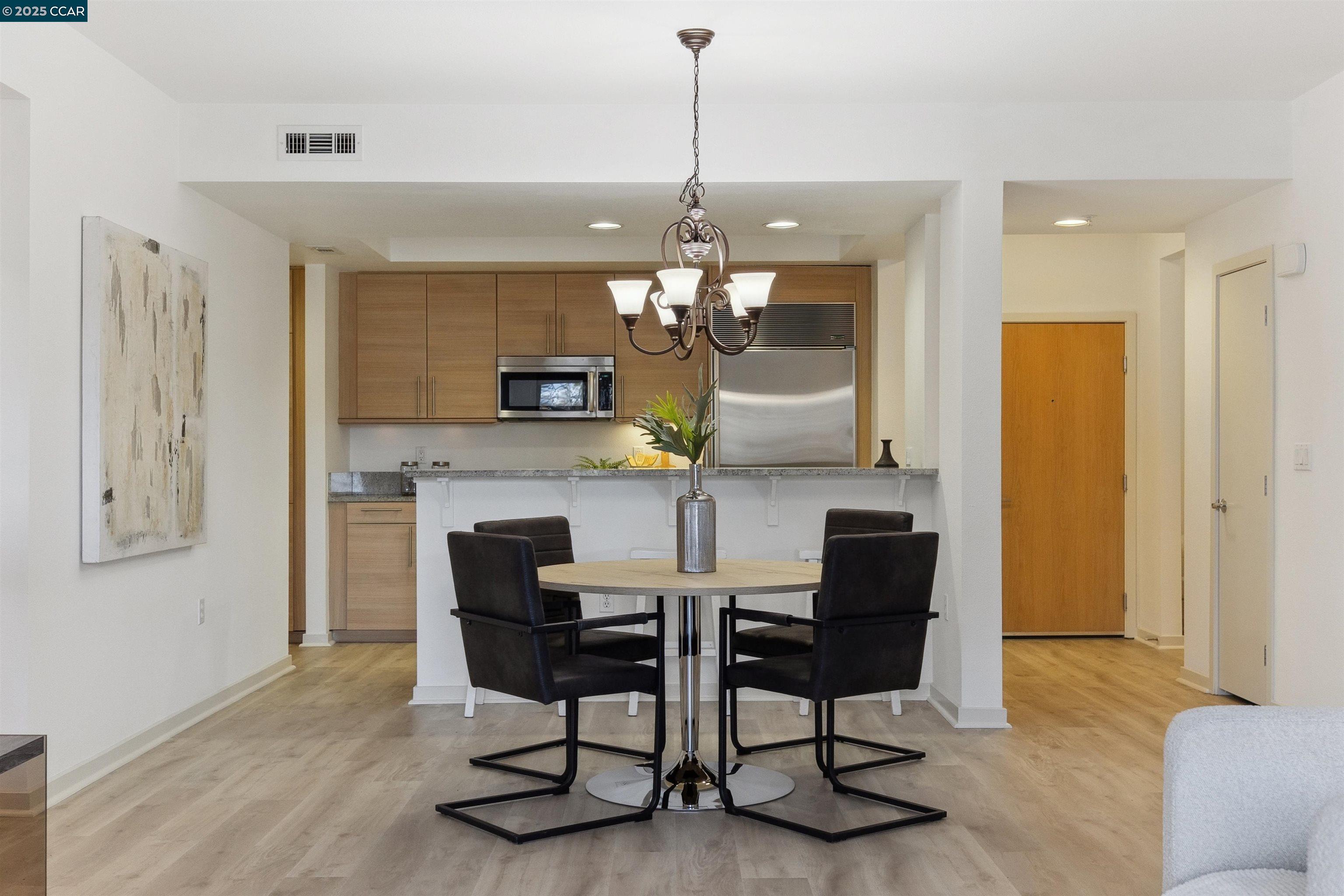 Detail Gallery Image 8 of 47 For 1655 N California #101,  Walnut Creek,  CA 94596 - 2 Beds | 2 Baths