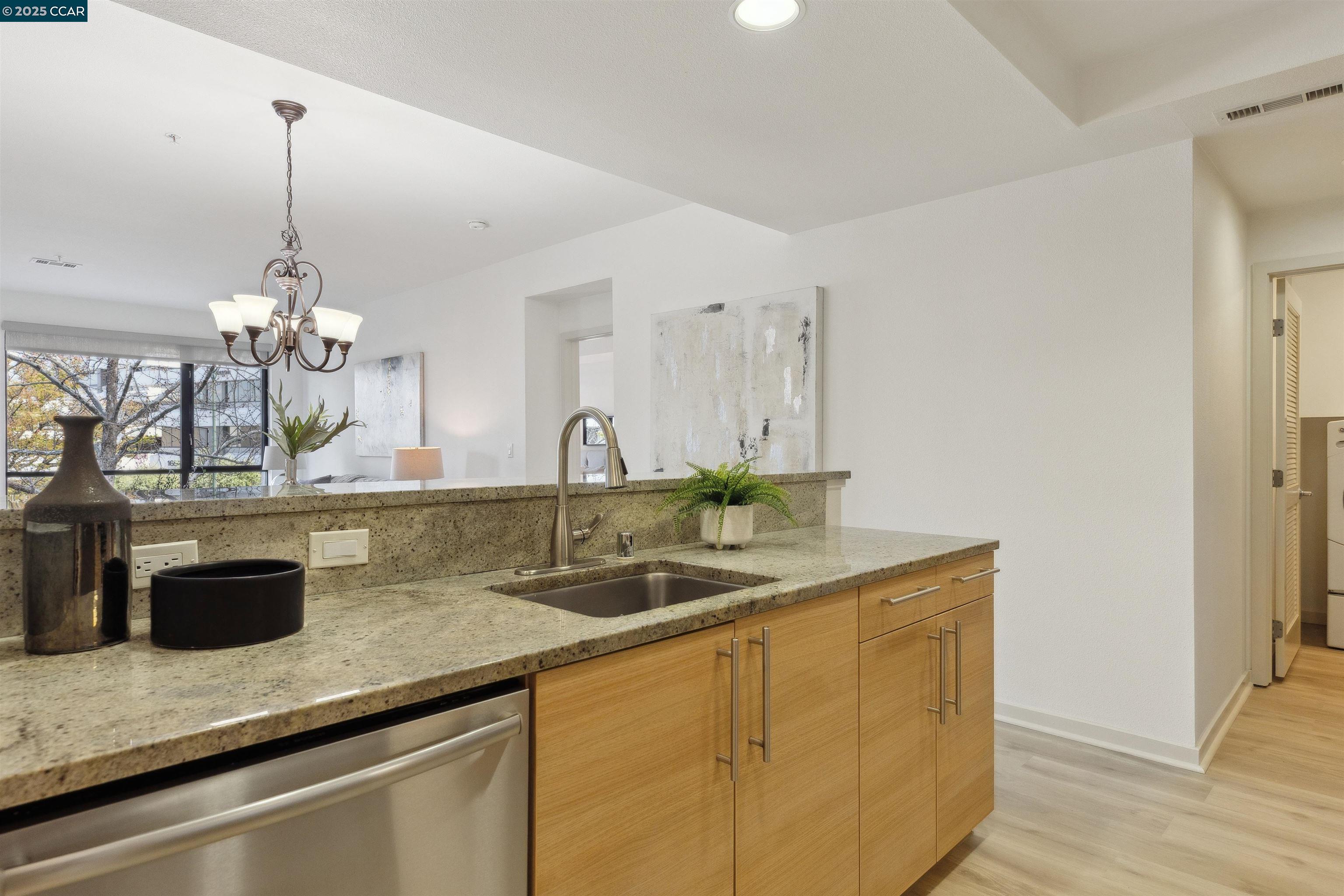 Detail Gallery Image 9 of 47 For 1655 N California #101,  Walnut Creek,  CA 94596 - 2 Beds | 2 Baths