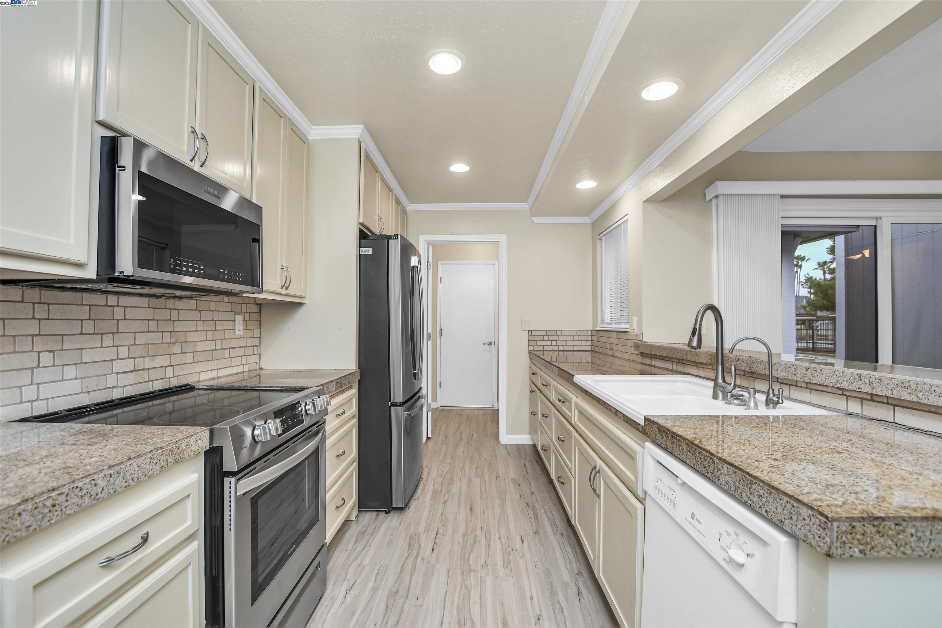 Detail Gallery Image 10 of 24 For 2039 Sand Point Rd, Discovery Bay,  CA 94505 - 2 Beds | 2 Baths