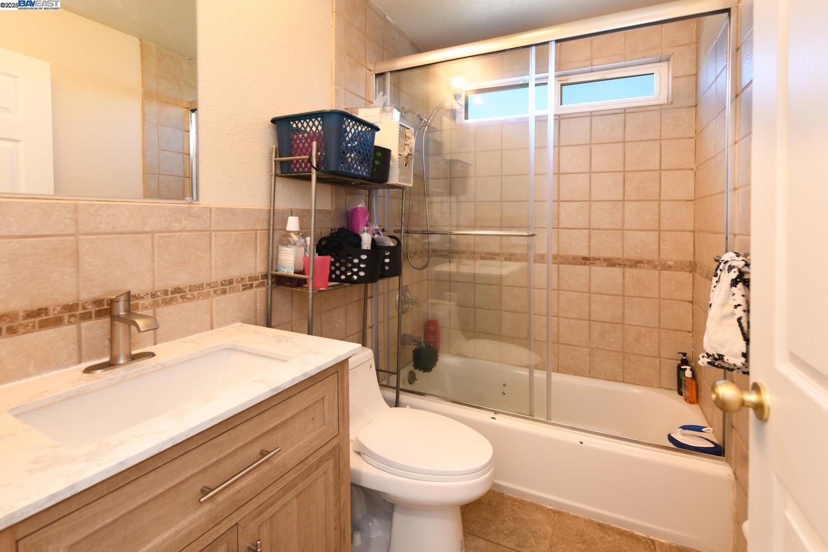 Detail Gallery Image 12 of 31 For 4661 Canyon Rd, El Sobrante,  CA 94803 - 3 Beds | 2 Baths