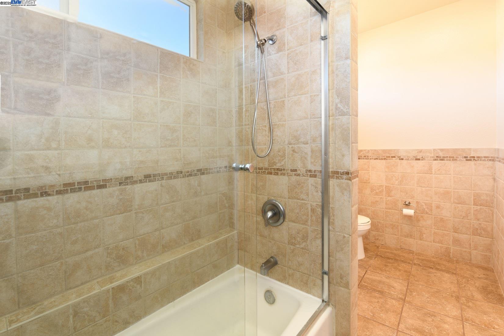 Detail Gallery Image 16 of 31 For 4661 Canyon Rd, El Sobrante,  CA 94803 - 3 Beds | 2 Baths
