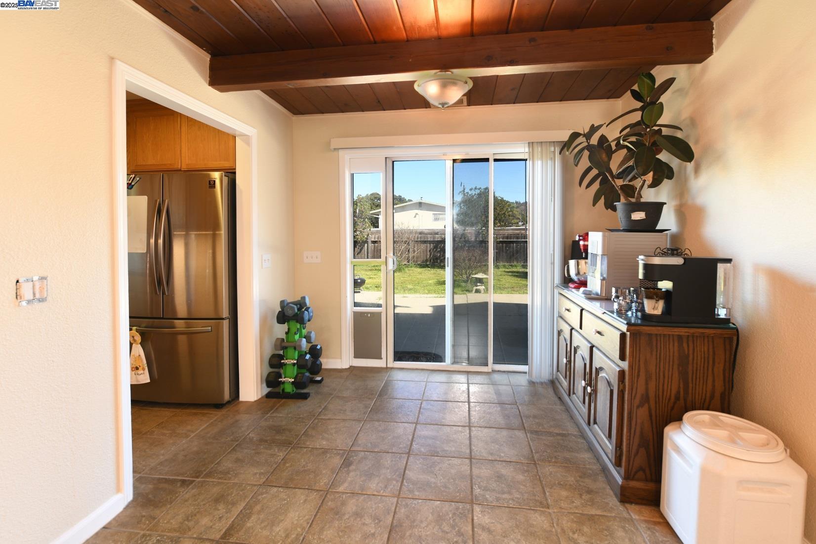 Detail Gallery Image 8 of 31 For 4661 Canyon Rd, El Sobrante,  CA 94803 - 3 Beds | 2 Baths