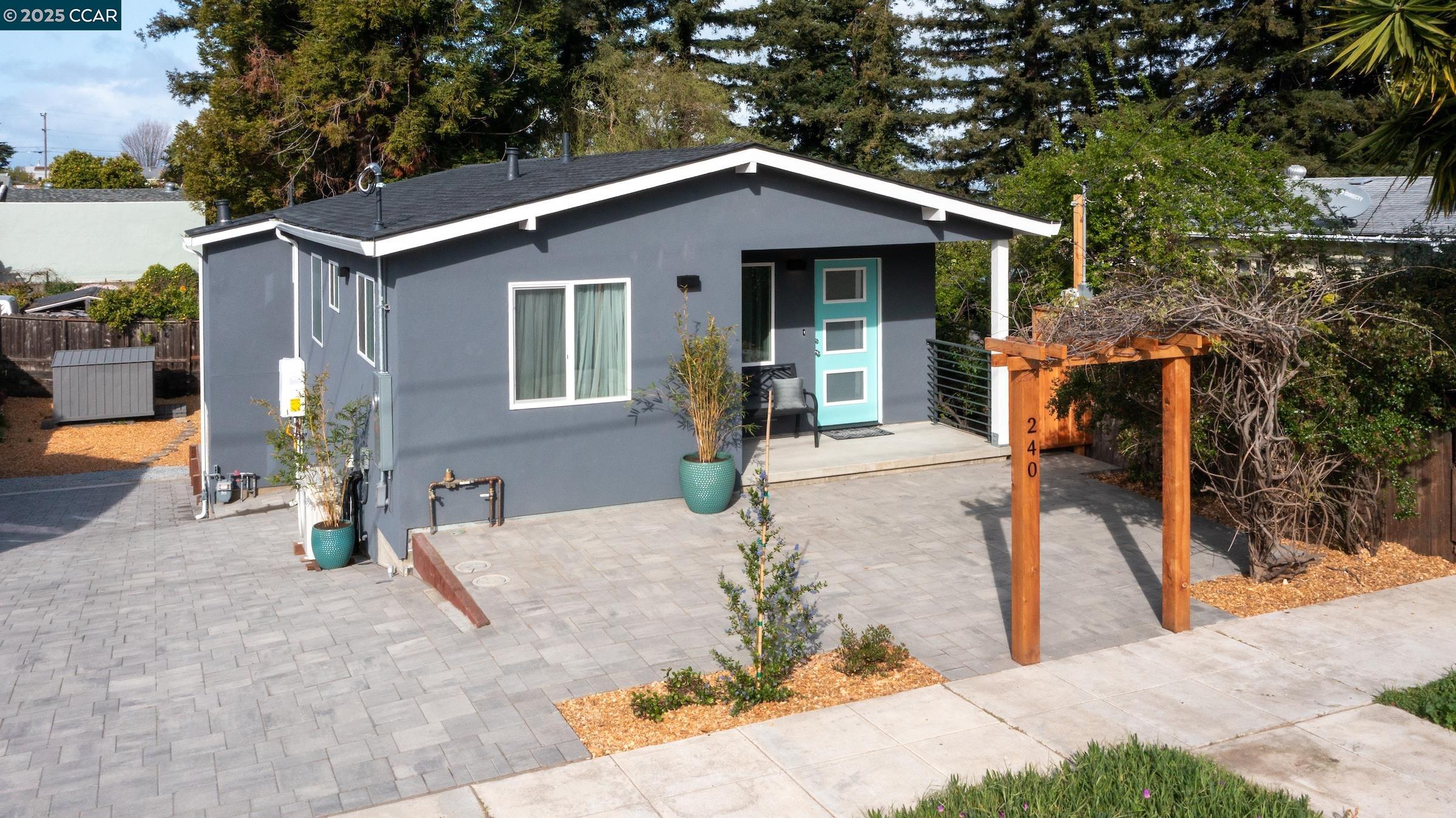 Detail Gallery Image 2 of 26 For 240 Garretson Ave, Rodeo,  CA 94572 - 4 Beds | 3 Baths