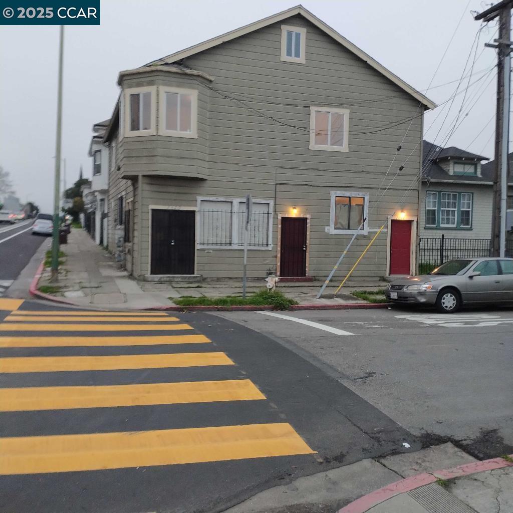 Detail Gallery Image 1 of 11 For 1444 9th Avenue, Oakland,  CA 94606 - – Beds | – Baths