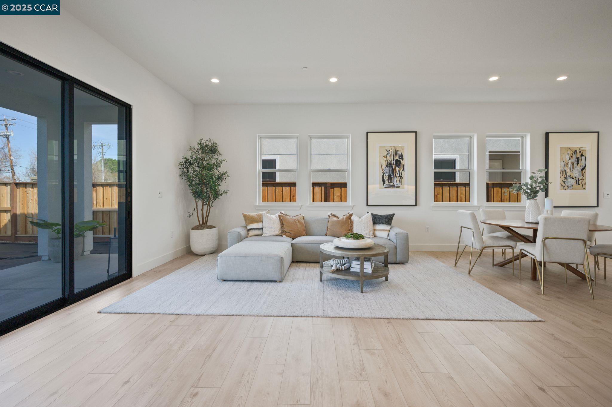 Detail Gallery Image 9 of 42 For 2826 Lakeshore Ave, Tracy,  CA 95377 - 2 Beds | 2 Baths