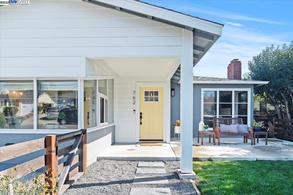 Detail Gallery Image 4 of 60 For 762 Chestnut Ave, San Bruno,  CA 94066 - 3 Beds | 2 Baths