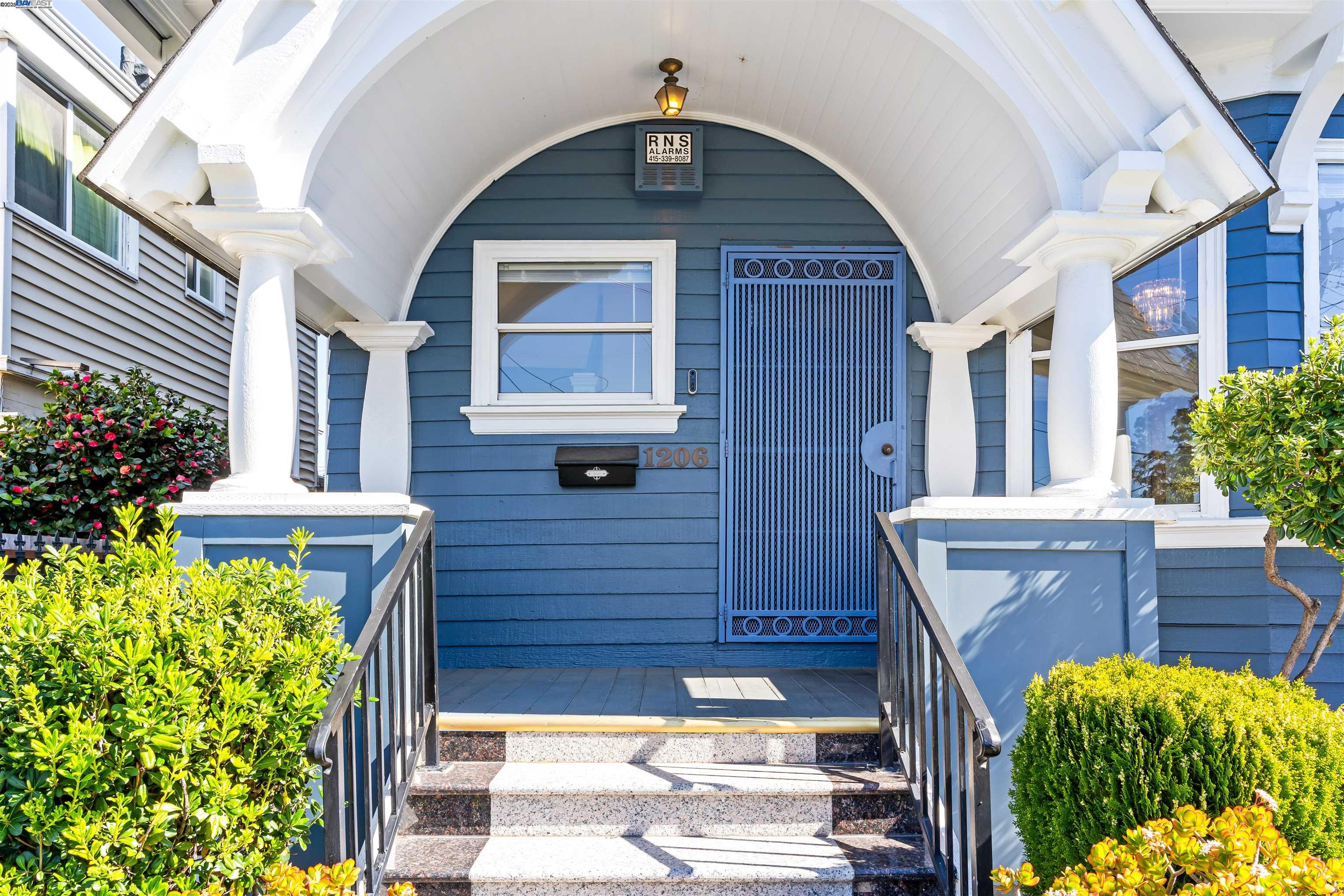 Detail Gallery Image 2 of 37 For 1206 E 23rd St, Oakland,  CA 94606 - 6 Beds | 3/1 Baths