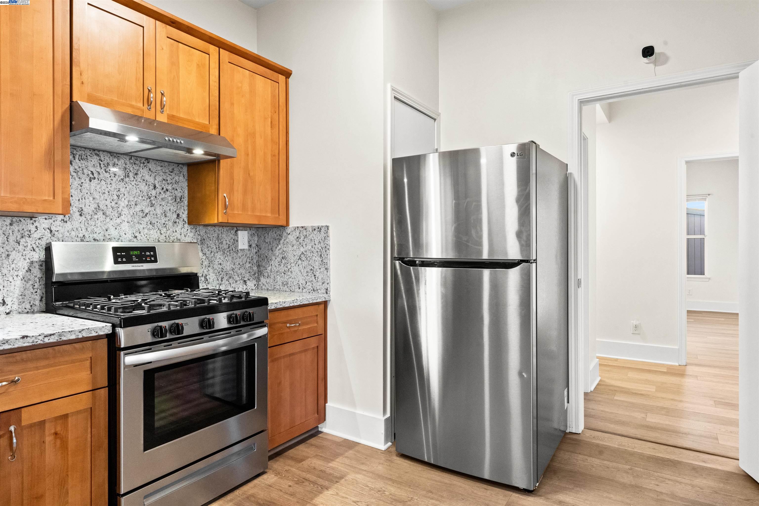 Detail Gallery Image 13 of 37 For 1206 E 23rd St, Oakland,  CA 94606 - 6 Beds | 3/1 Baths