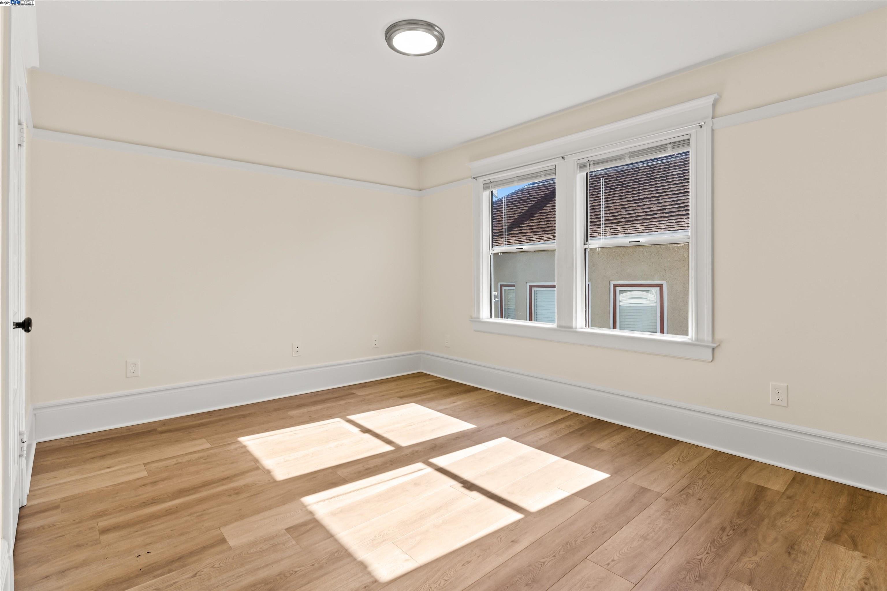 Detail Gallery Image 14 of 37 For 1206 E 23rd St, Oakland,  CA 94606 - 6 Beds | 3/1 Baths