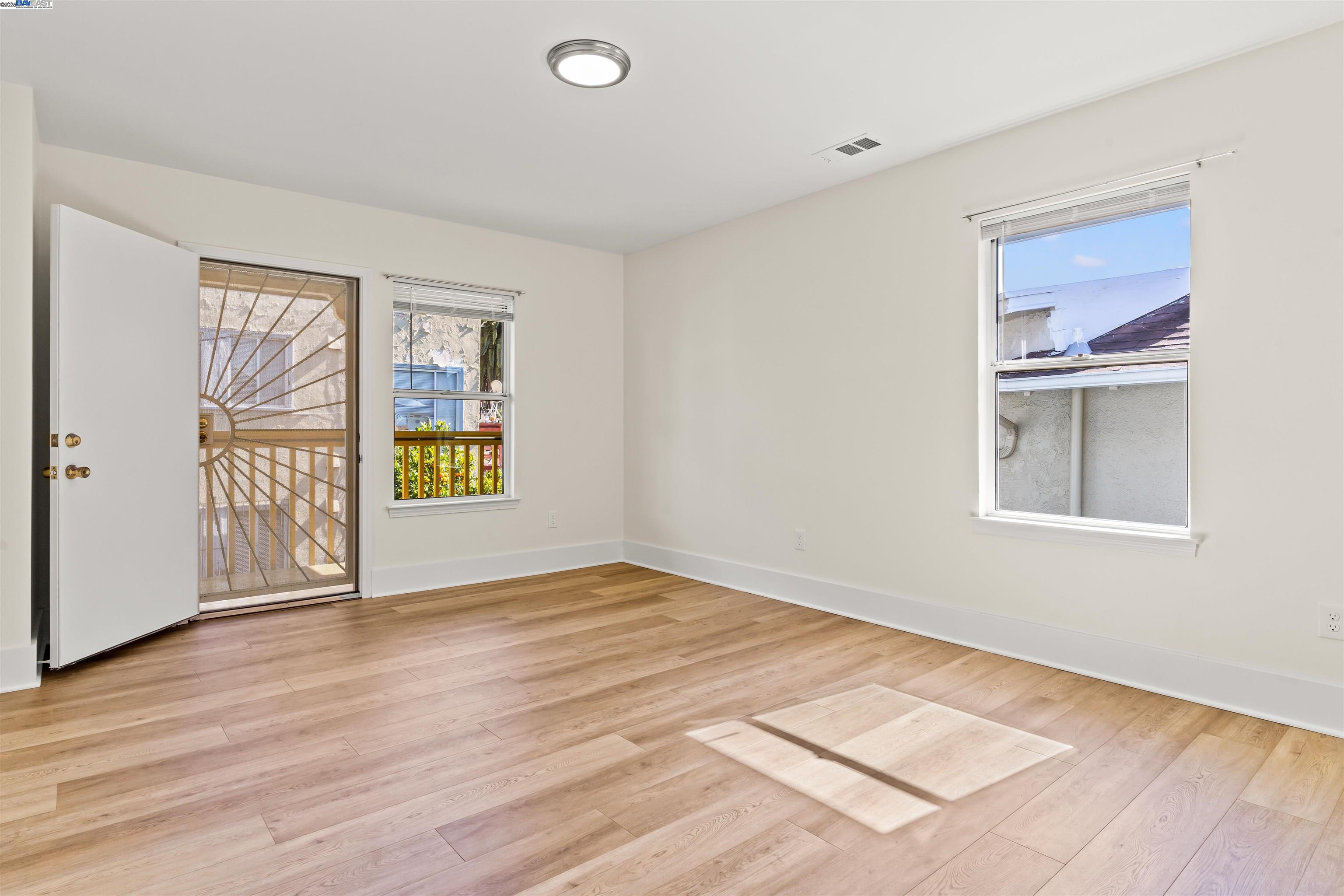 Detail Gallery Image 16 of 37 For 1206 E 23rd St, Oakland,  CA 94606 - 6 Beds | 3/1 Baths