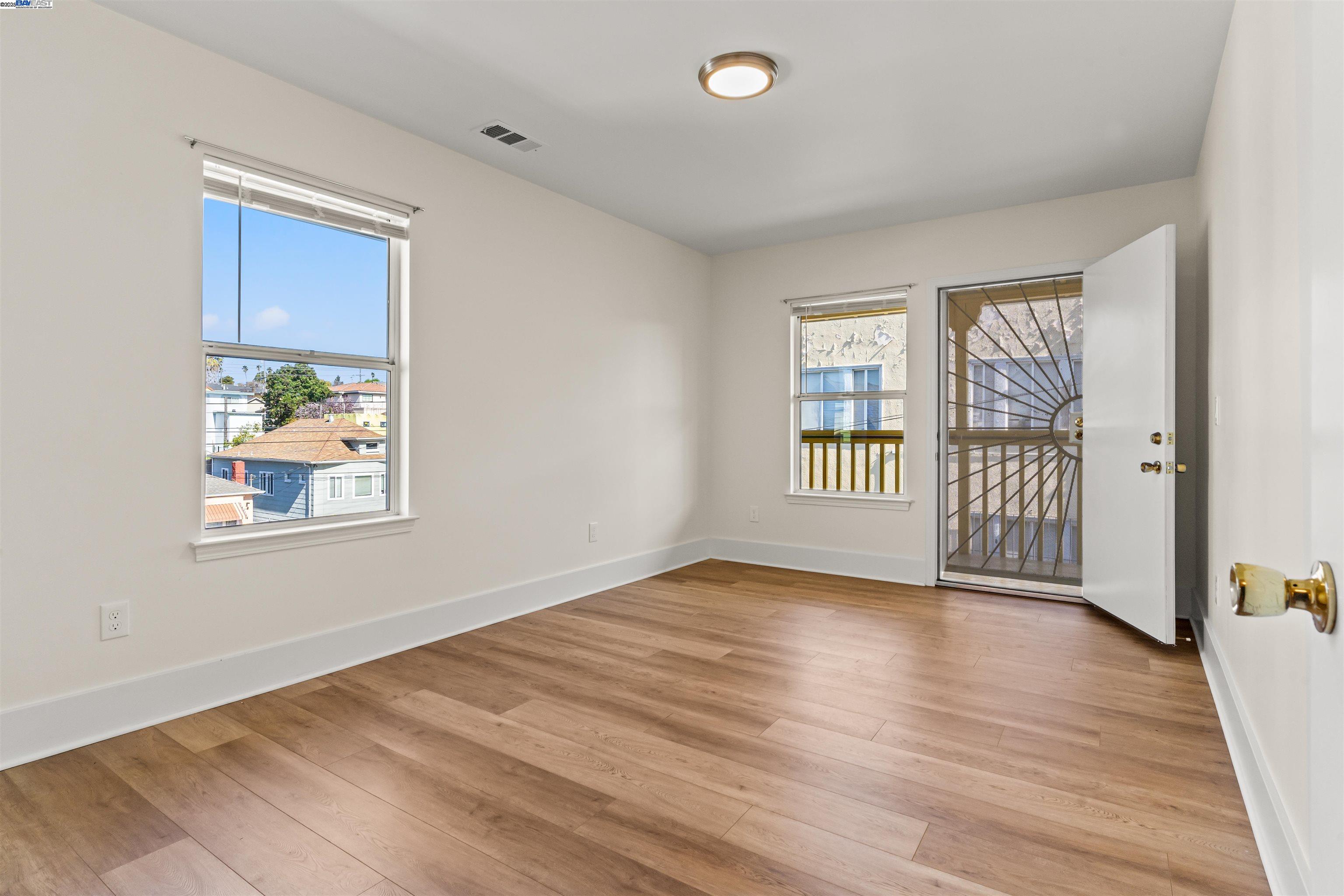 Detail Gallery Image 17 of 37 For 1206 E 23rd St, Oakland,  CA 94606 - 6 Beds | 3/1 Baths