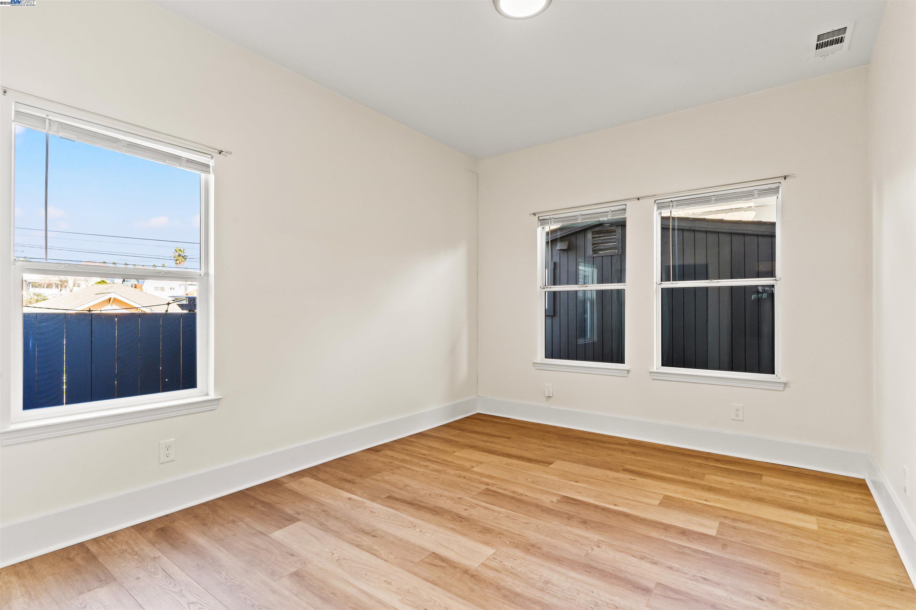 Detail Gallery Image 19 of 37 For 1206 E 23rd St, Oakland,  CA 94606 - 6 Beds | 3/1 Baths