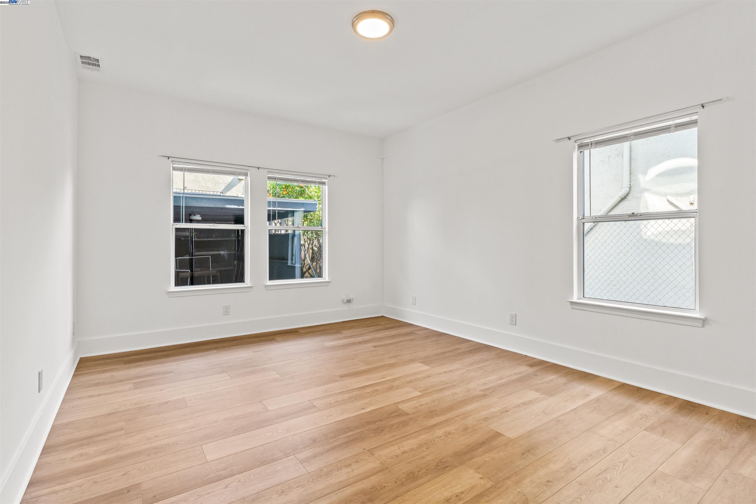 Detail Gallery Image 20 of 37 For 1206 E 23rd St, Oakland,  CA 94606 - 6 Beds | 3/1 Baths