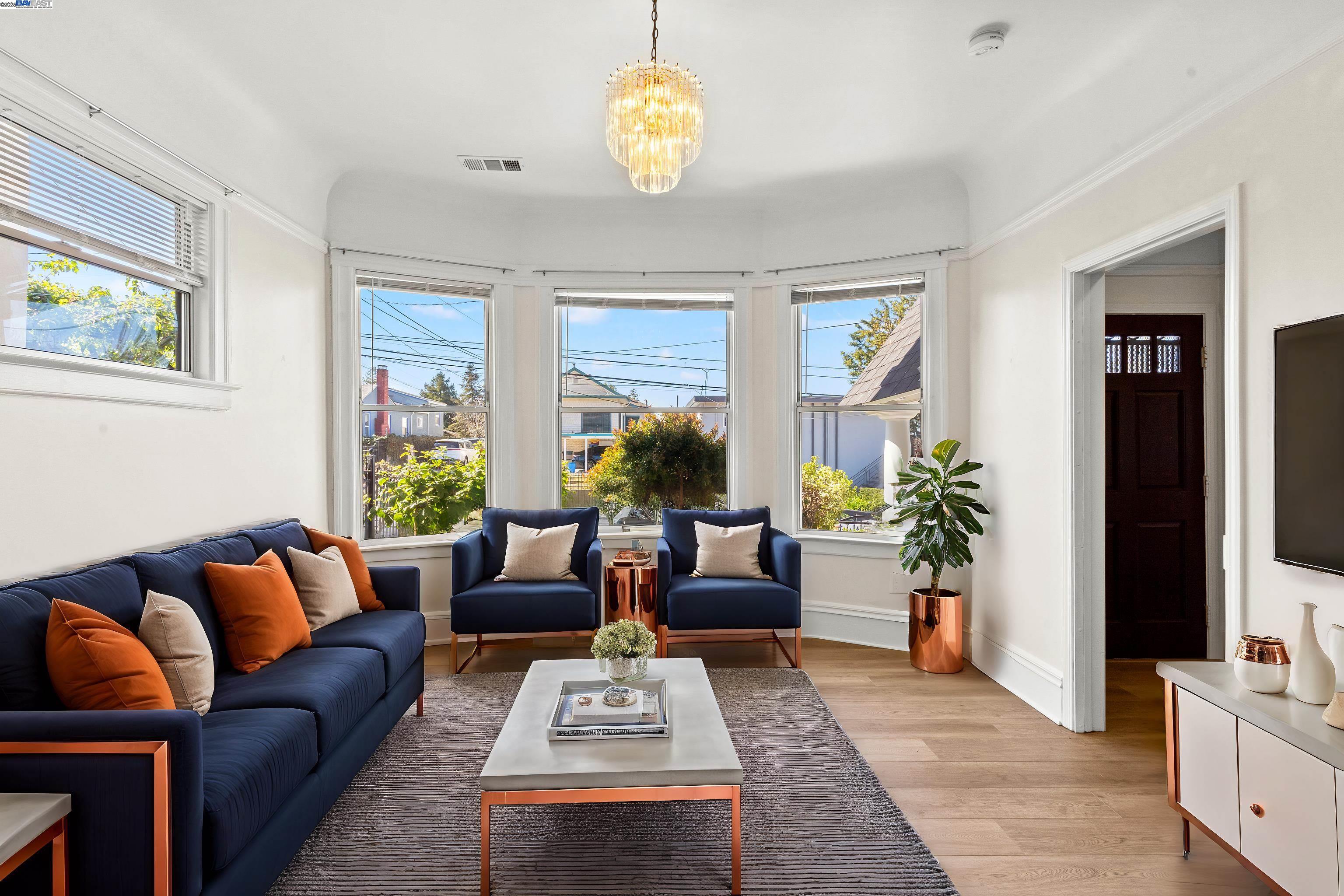 Detail Gallery Image 3 of 37 For 1206 E 23rd St, Oakland,  CA 94606 - 6 Beds | 3/1 Baths