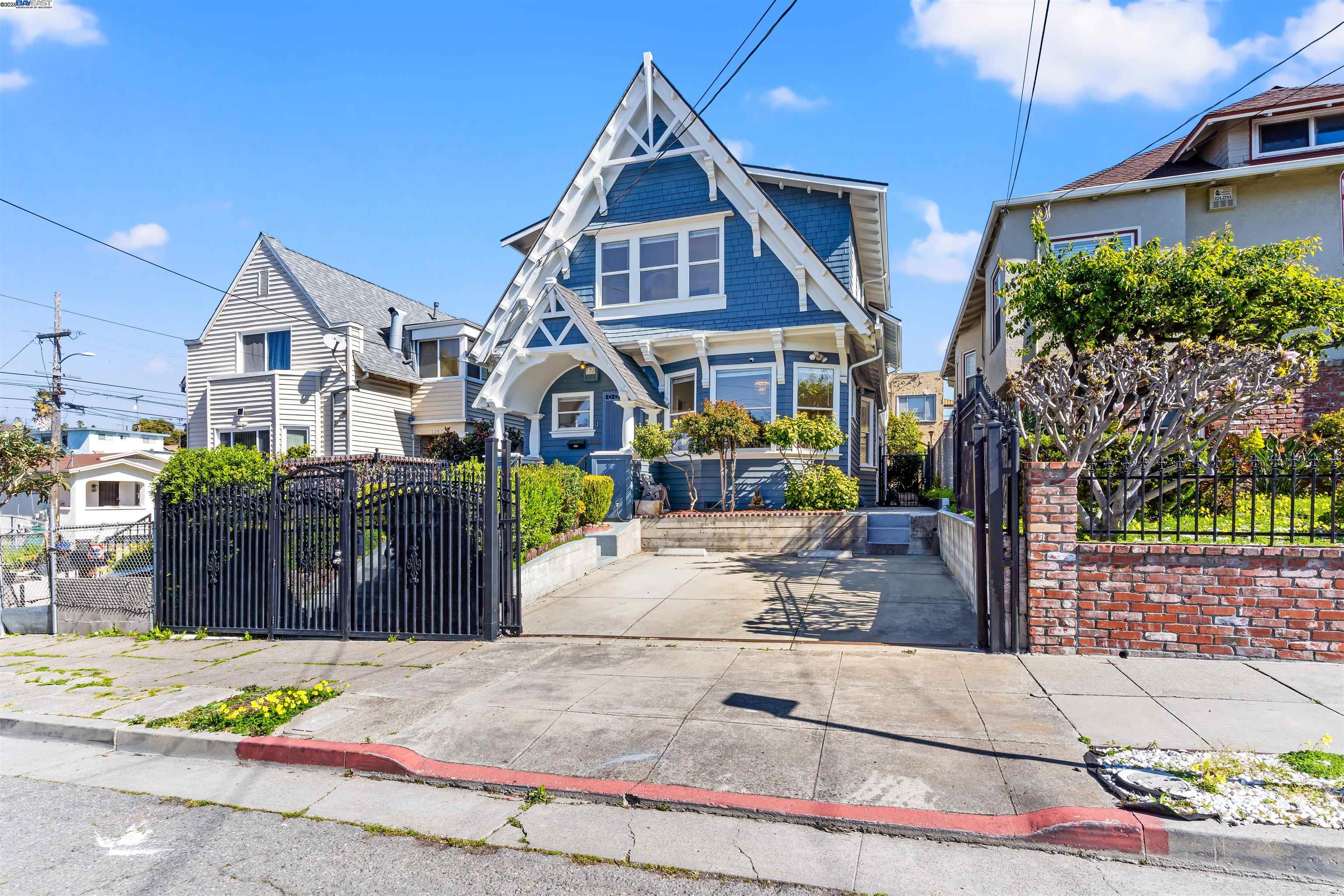 Detail Gallery Image 29 of 37 For 1206 E 23rd St, Oakland,  CA 94606 - 6 Beds | 3/1 Baths