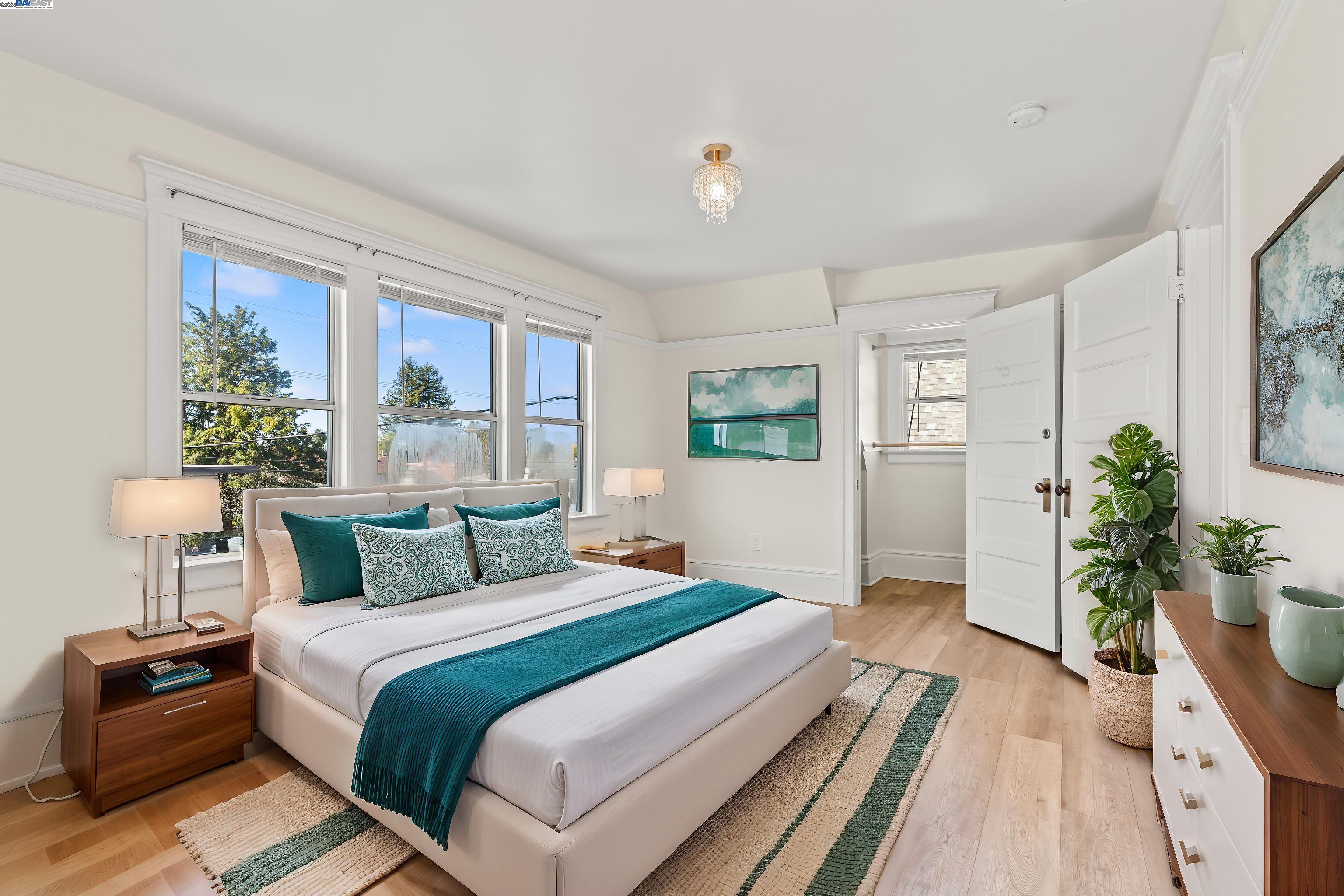 Detail Gallery Image 5 of 37 For 1206 E 23rd St, Oakland,  CA 94606 - 6 Beds | 3/1 Baths