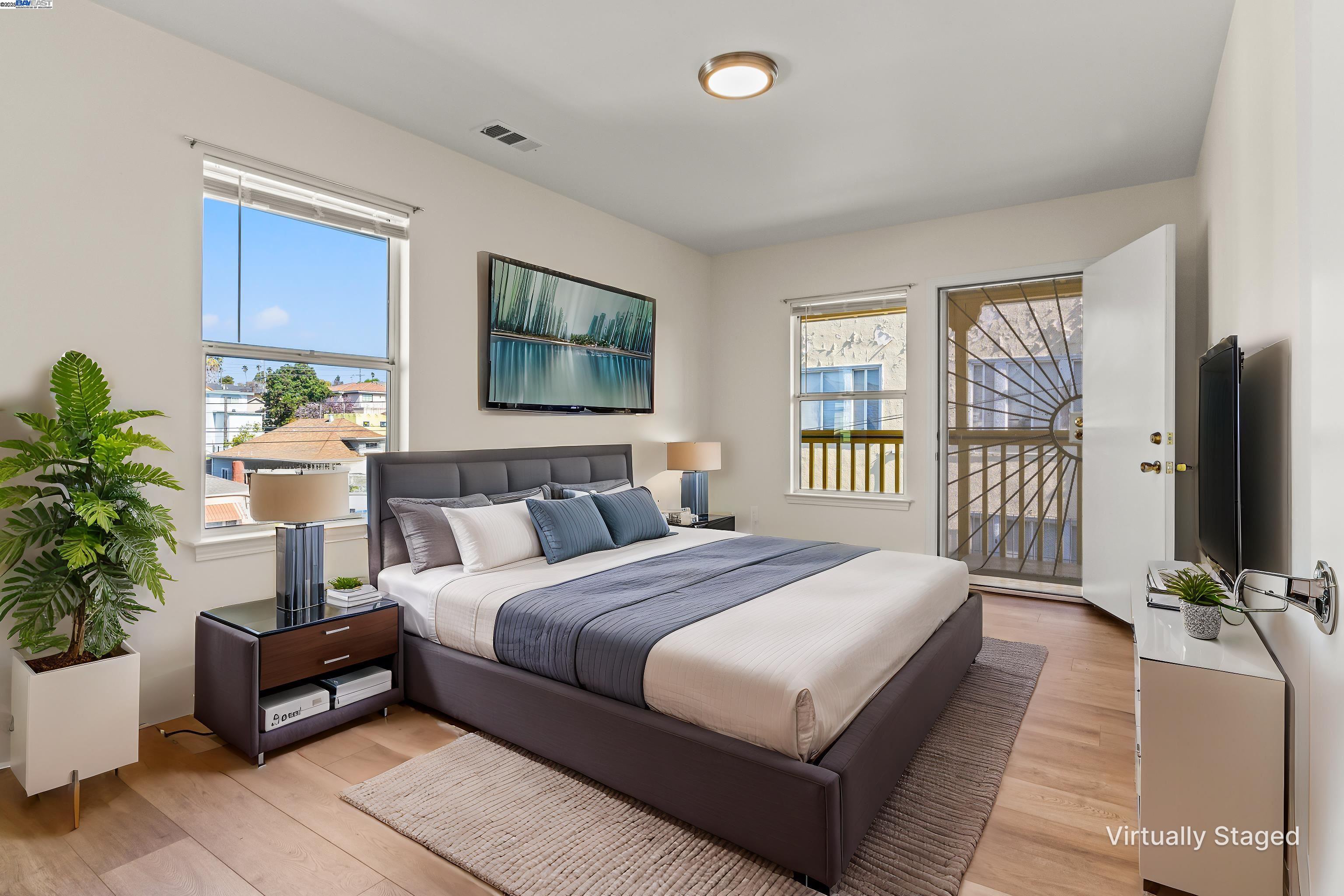 Detail Gallery Image 6 of 37 For 1206 E 23rd St, Oakland,  CA 94606 - 6 Beds | 3/1 Baths