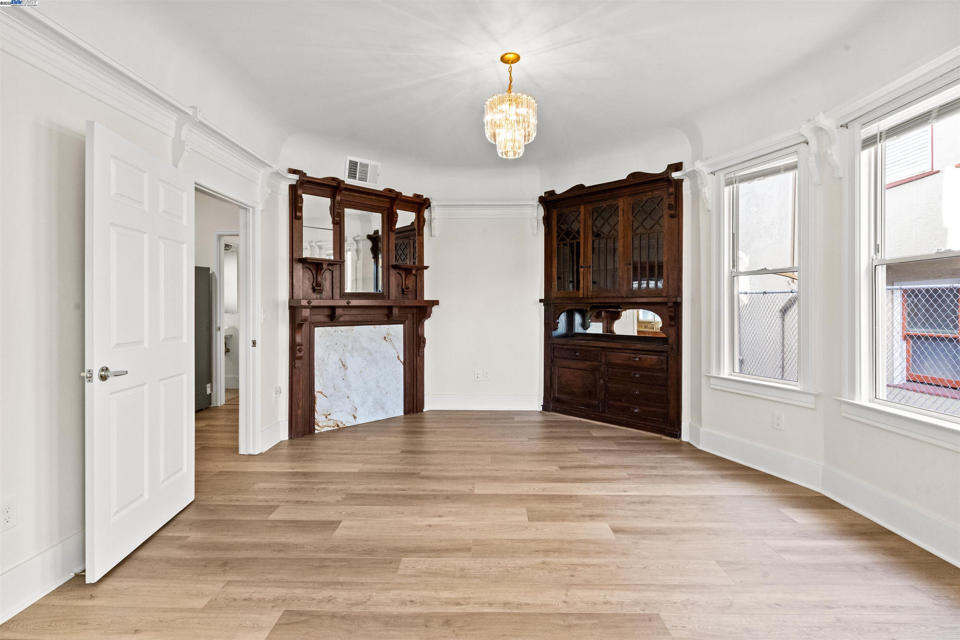Detail Gallery Image 10 of 37 For 1206 E 23rd St, Oakland,  CA 94606 - 6 Beds | 3/1 Baths